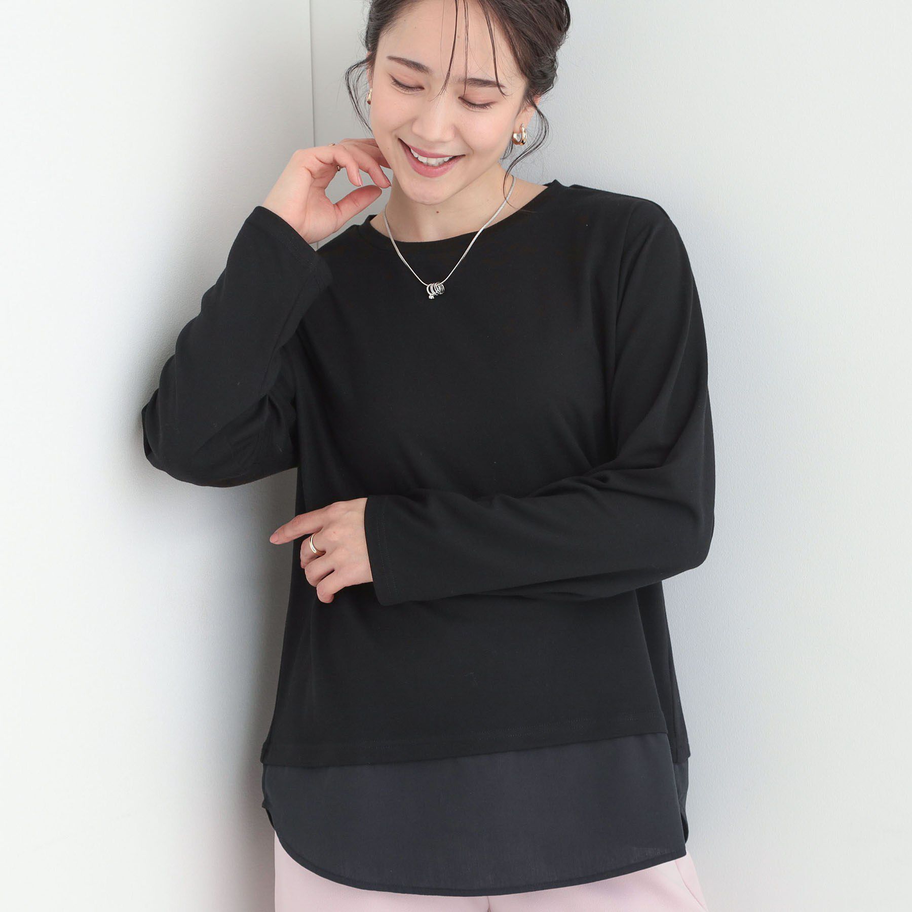SHOO･LA･RUE「【洗濯機可/S-LL】レイヤードスタイルにおすすめ 裾切替 スムースロンT」|Tシャツ・カットソー|ブラック(019)