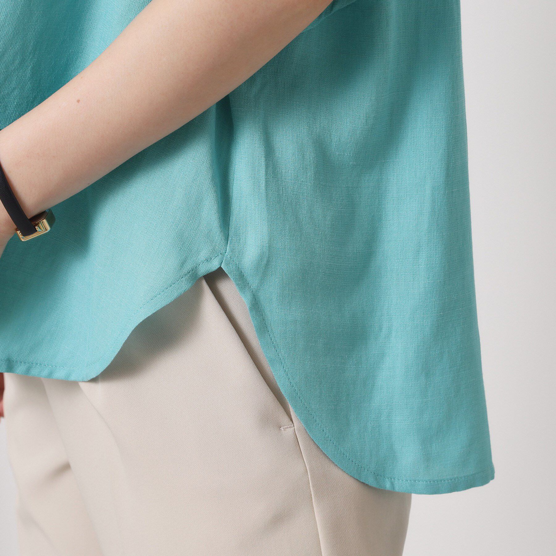 ITS&rsquo;DEMO「【接触冷感／羽織にも／手洗い可】強撚スラブフリル袖ブラウス」|シャツ・ブラウス|