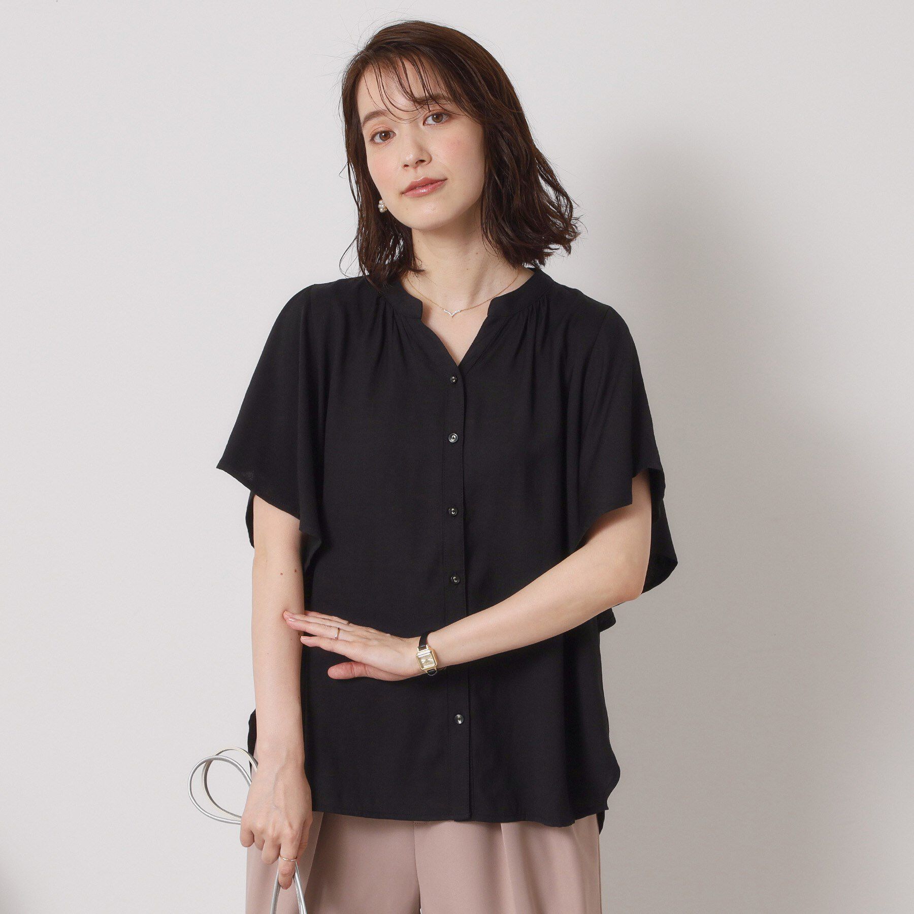 ITS&rsquo;DEMO「【接触冷感／羽織にも／手洗い可】強撚スラブフリル袖ブラウス」|シャツ・ブラウス|ブラック(019)