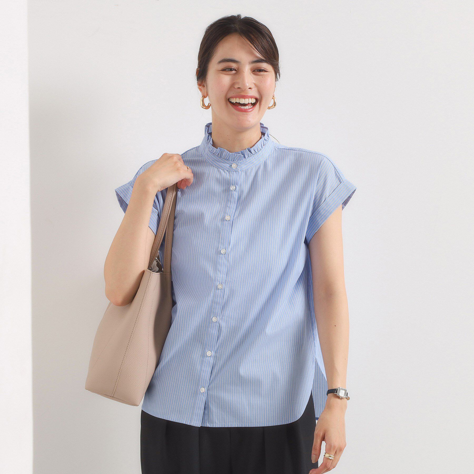 ITS&rsquo;DEMO「【手洗い可】スタンドフリルストライプブラウス」|シャツ・ブラウス|ブルー(392)