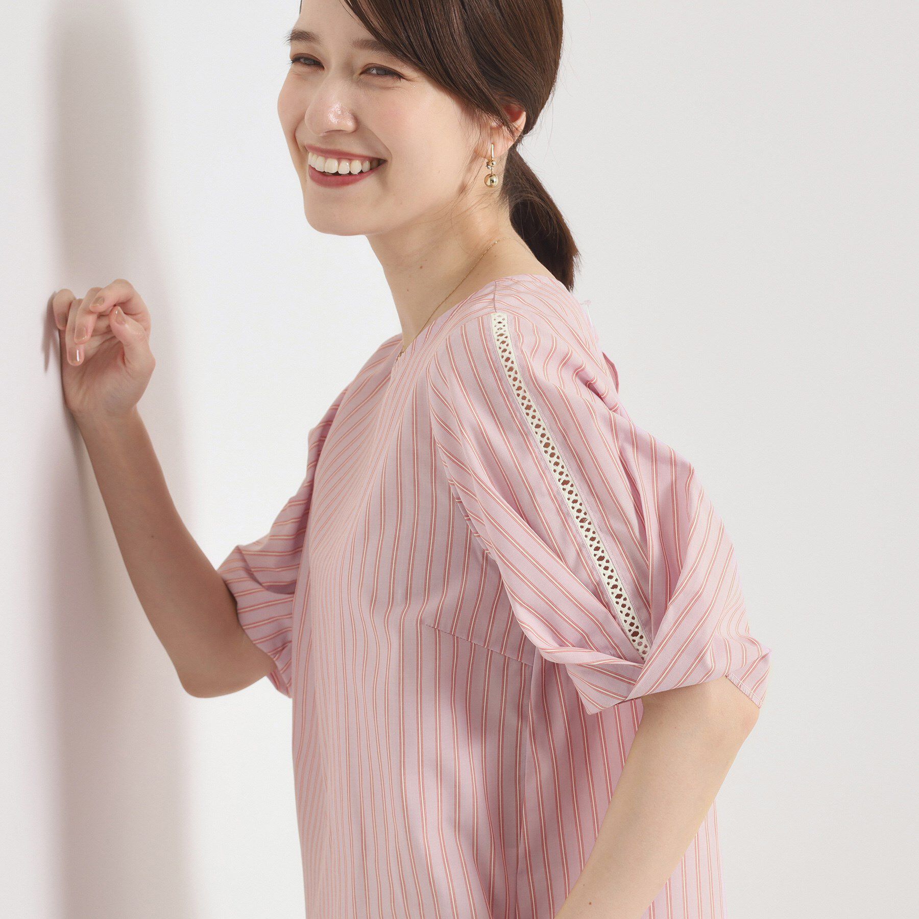 ITS&rsquo;DEMO「【手洗い可】袖ツイストストライプブラウス」|シャツ・ブラウス|