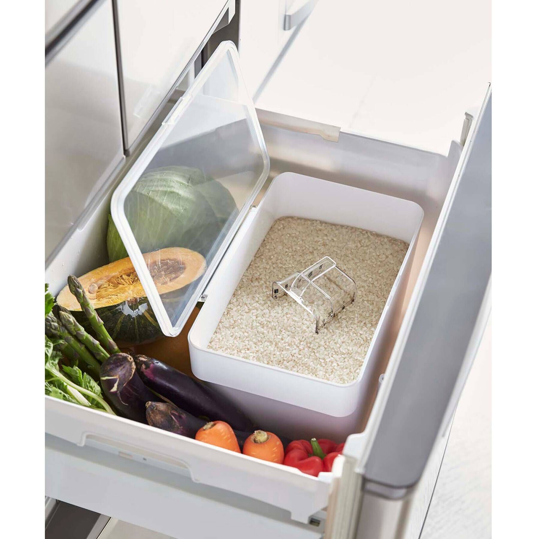 212 KITCHEN STORE「密閉シンク下米ビツ 5kg 計量カップ付 山崎実業 ＜tower タワー＞」|食器・キッチングッズ|ホワイト(879)