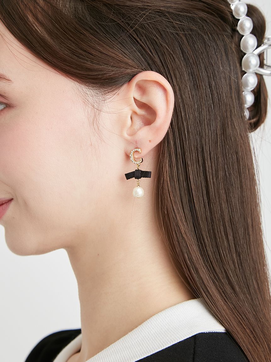 CELFORD「Cロゴガラスパールリボンピアス」|ピアス|