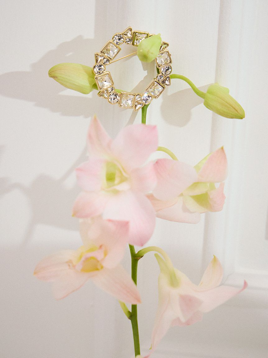 CELFORD「ランダムビジューサークルブローチ」|ブローチ・コサージュ|