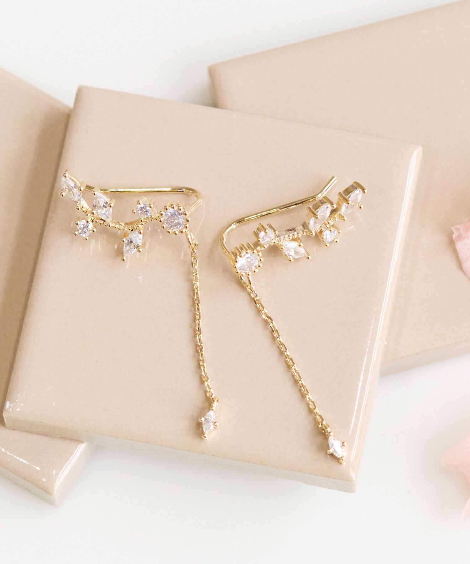 Phoebe「【シリーズ累計販売10000点突破！】2wayフラワリービジューピアス&イヤリング　ゴールド」|ピアス|