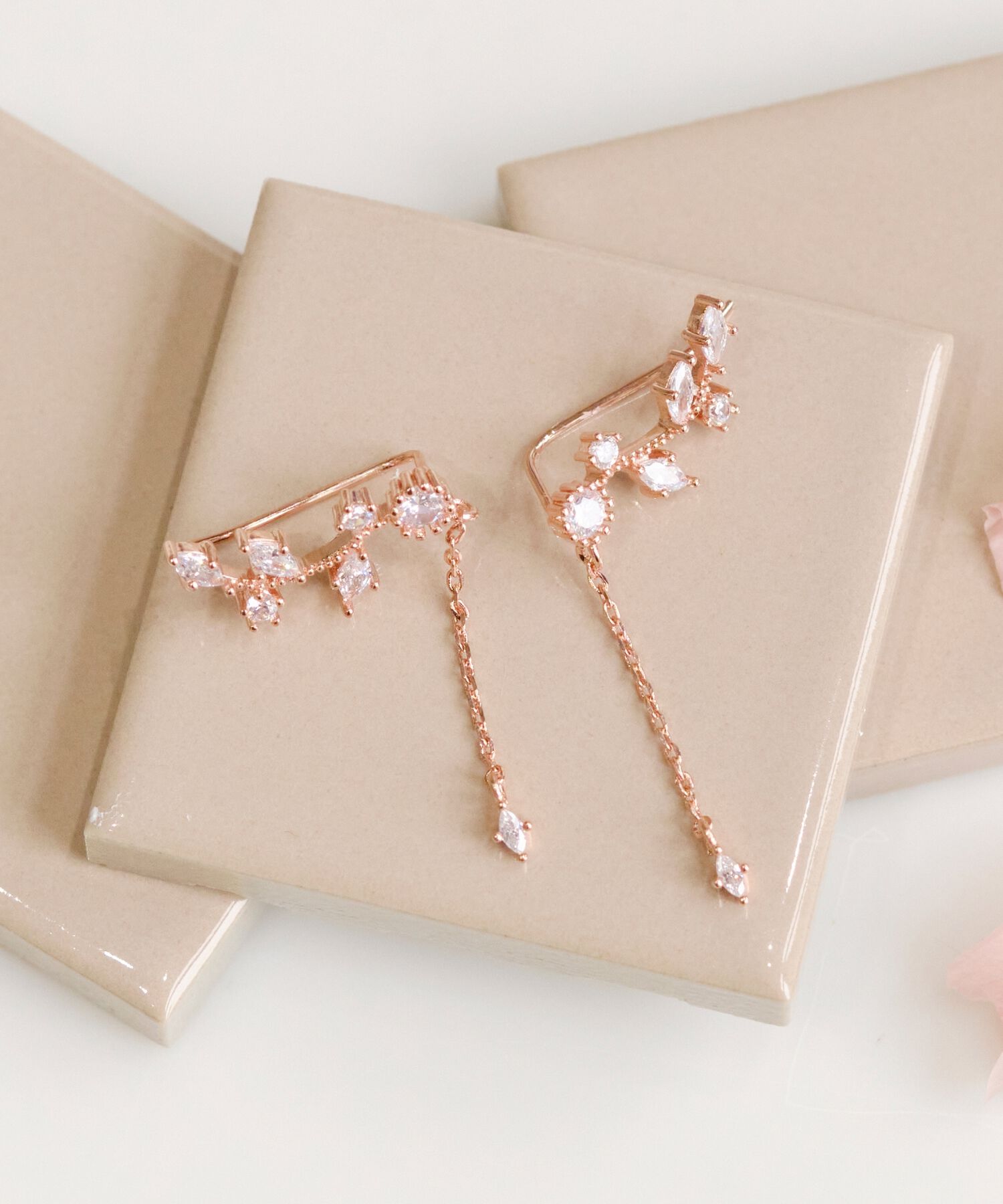 Phoebe「【シリーズ累計販売10000点突破！】2wayフラワリービジューピアス&イヤリング　ローズゴールド」|ピアス|