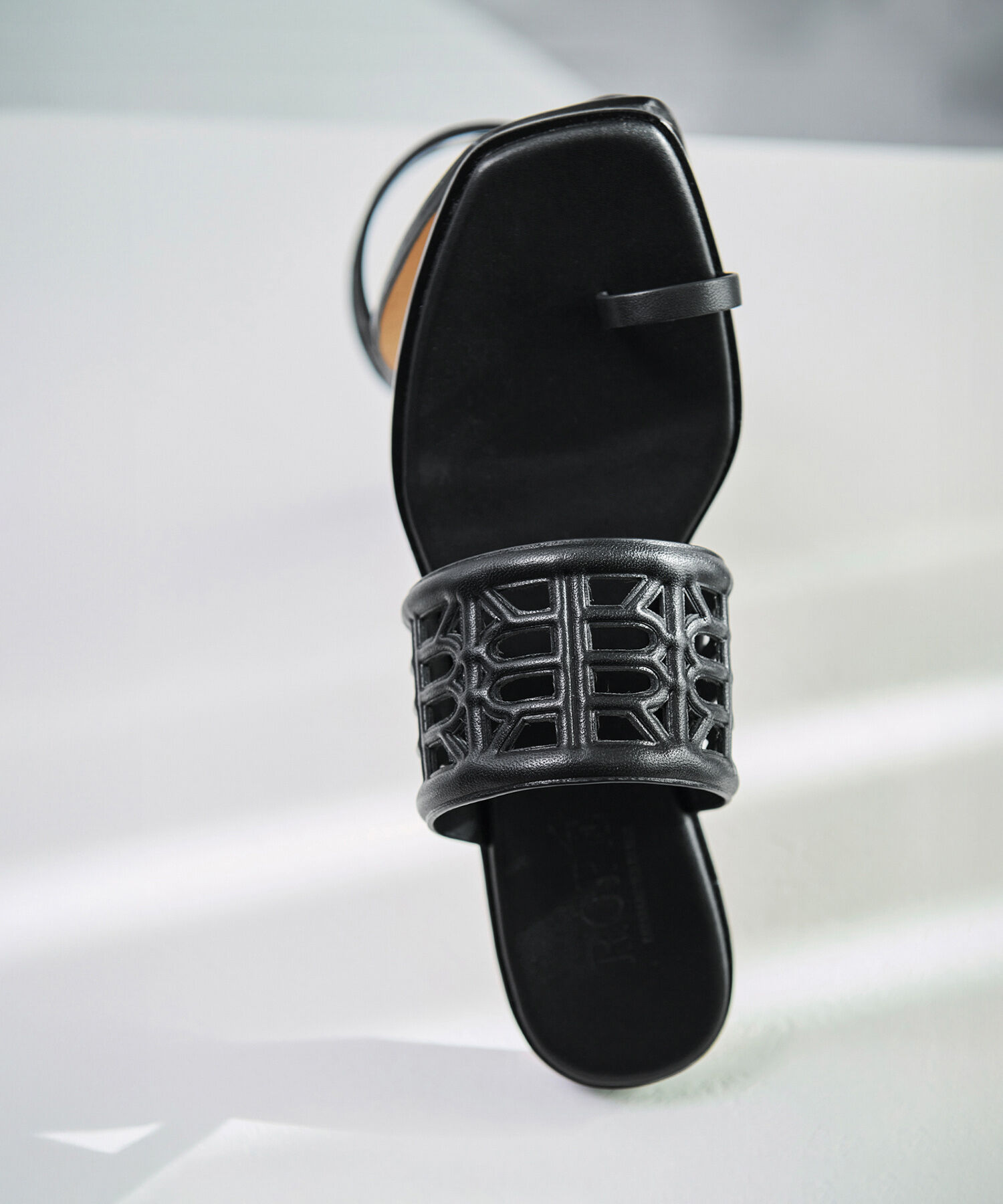 ROPE「Amelia Sandal （アメリア サンダル）【メディア掲載】」|サンダル|ブラック(01)