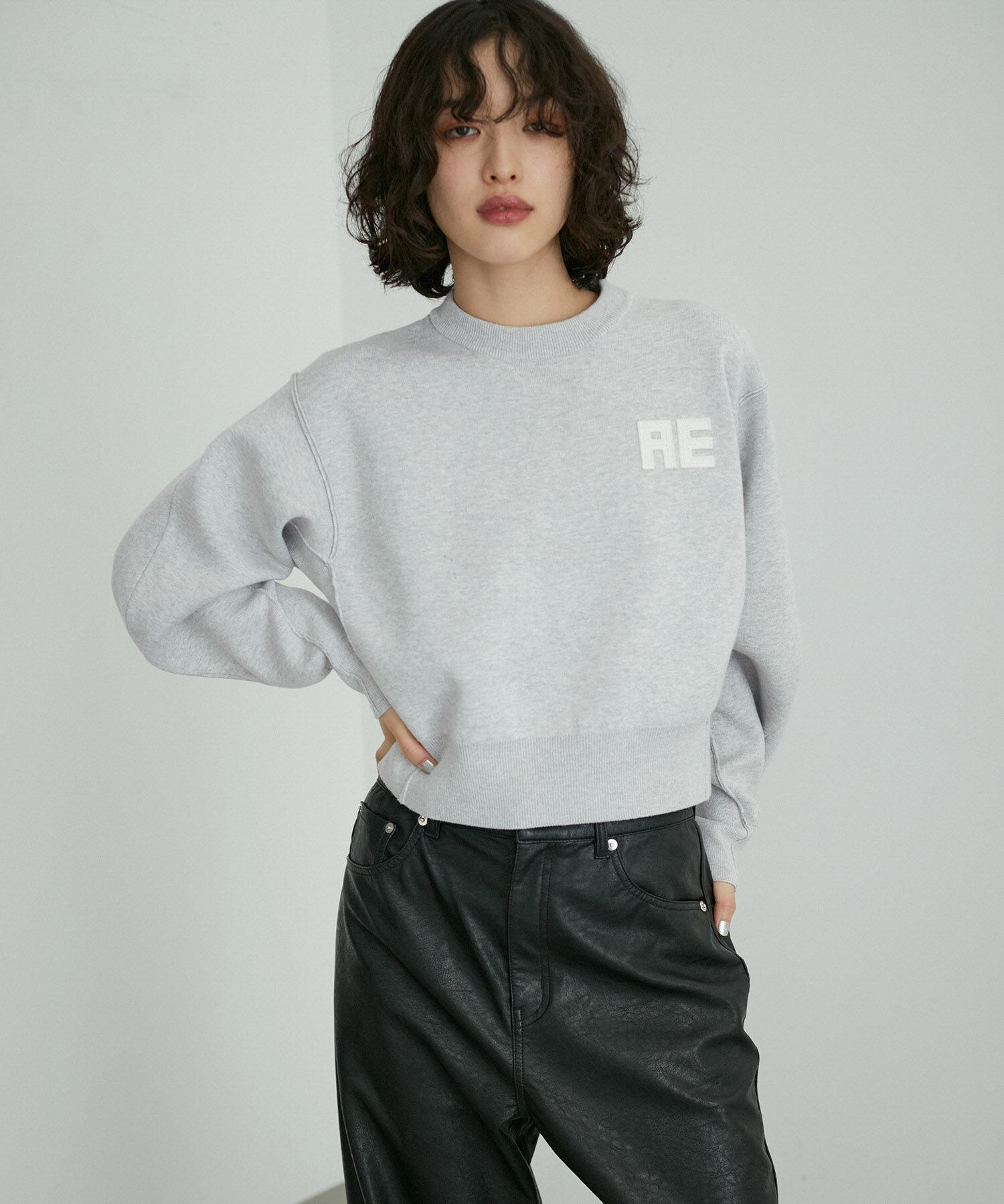 ADAM ET ROPE'「【サステナブル・洗える】フェルト刺しゅうニットプルオーバー」|ニット・セーター|