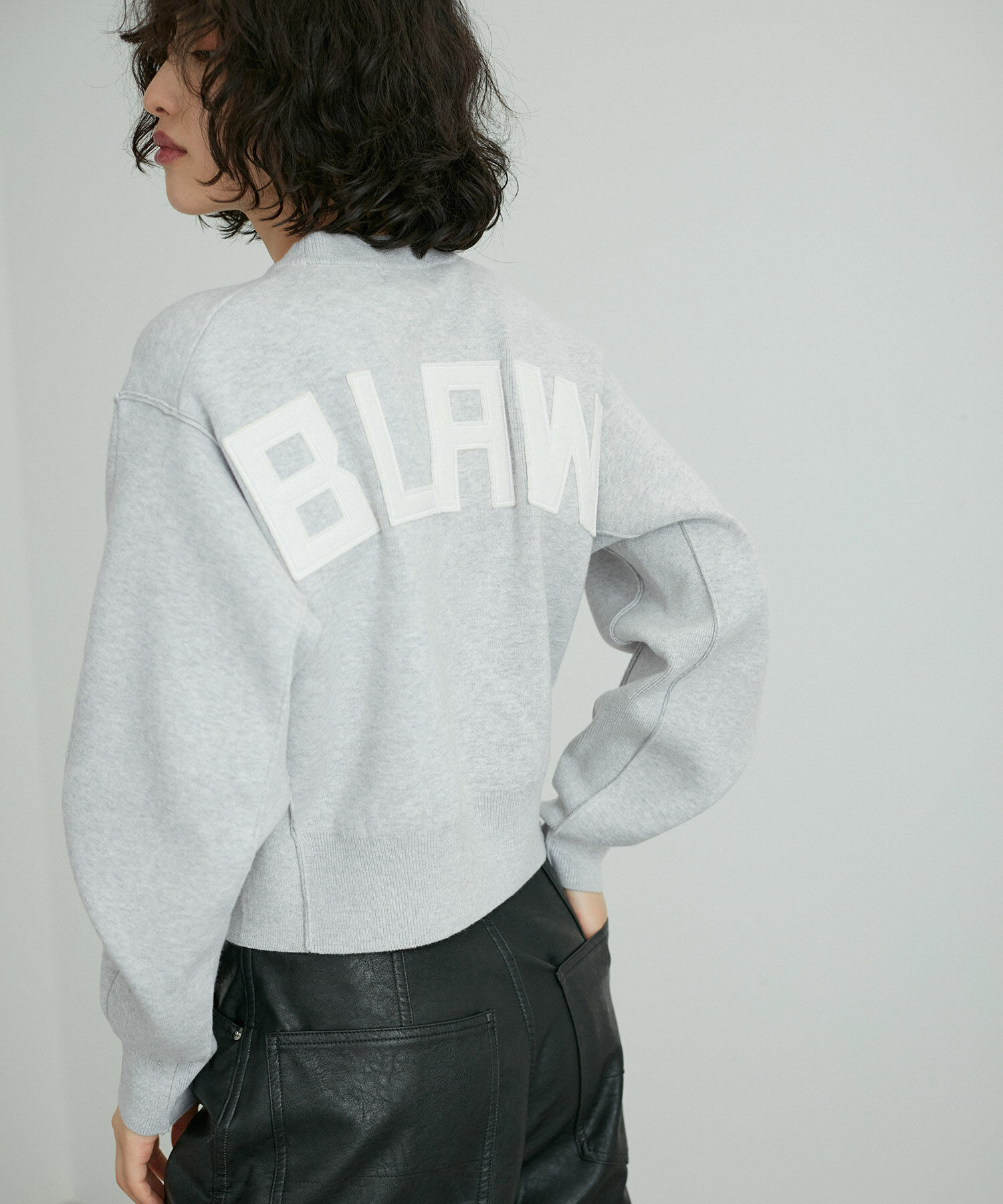 ADAM ET ROPE'「【サステナブル・洗える】フェルト刺しゅうニットプルオーバー」|ニット・セーター|