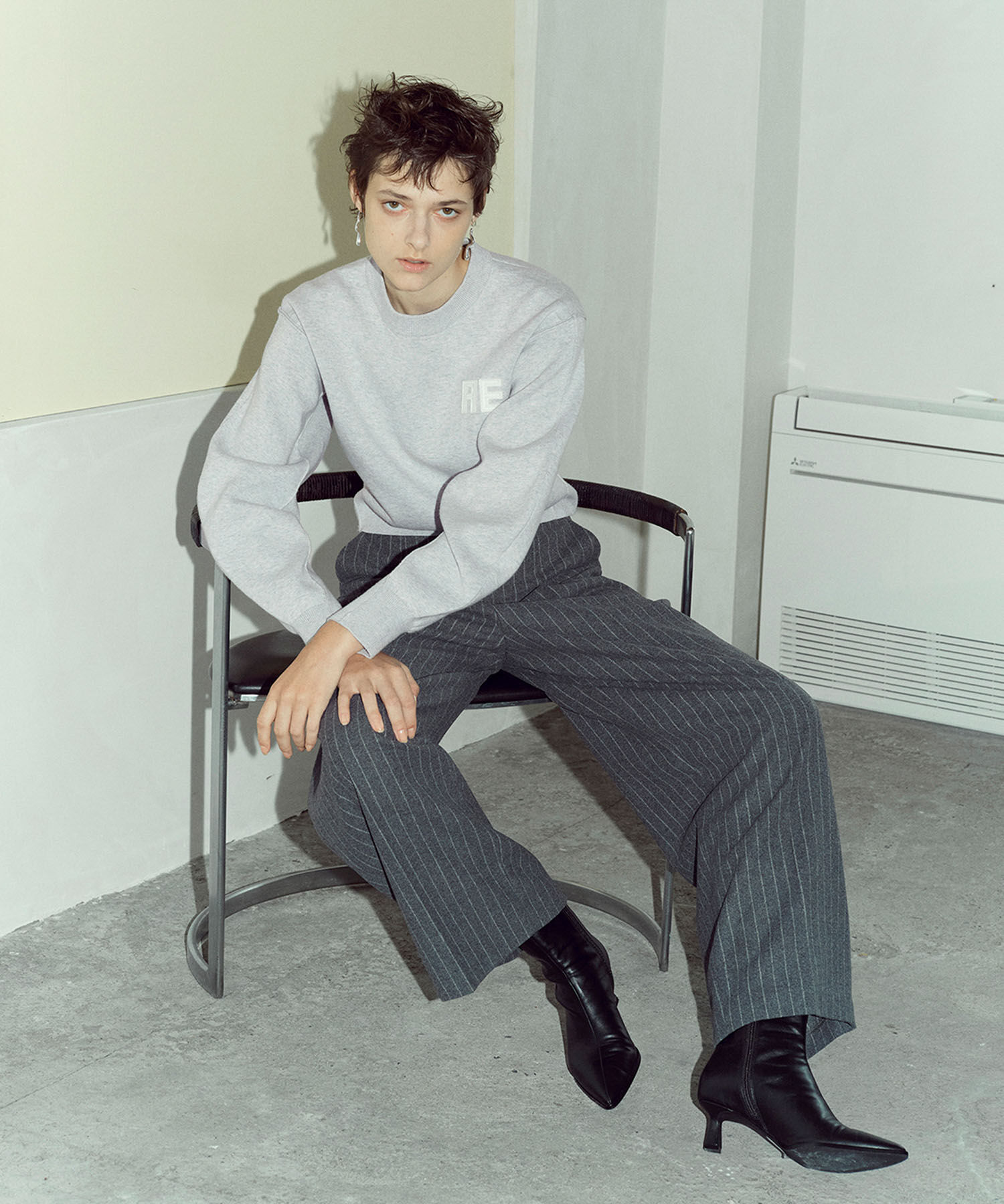 ADAM ET ROPE'「【サステナブル・洗える】フェルト刺しゅうニットプルオーバー」|ニット・セーター|