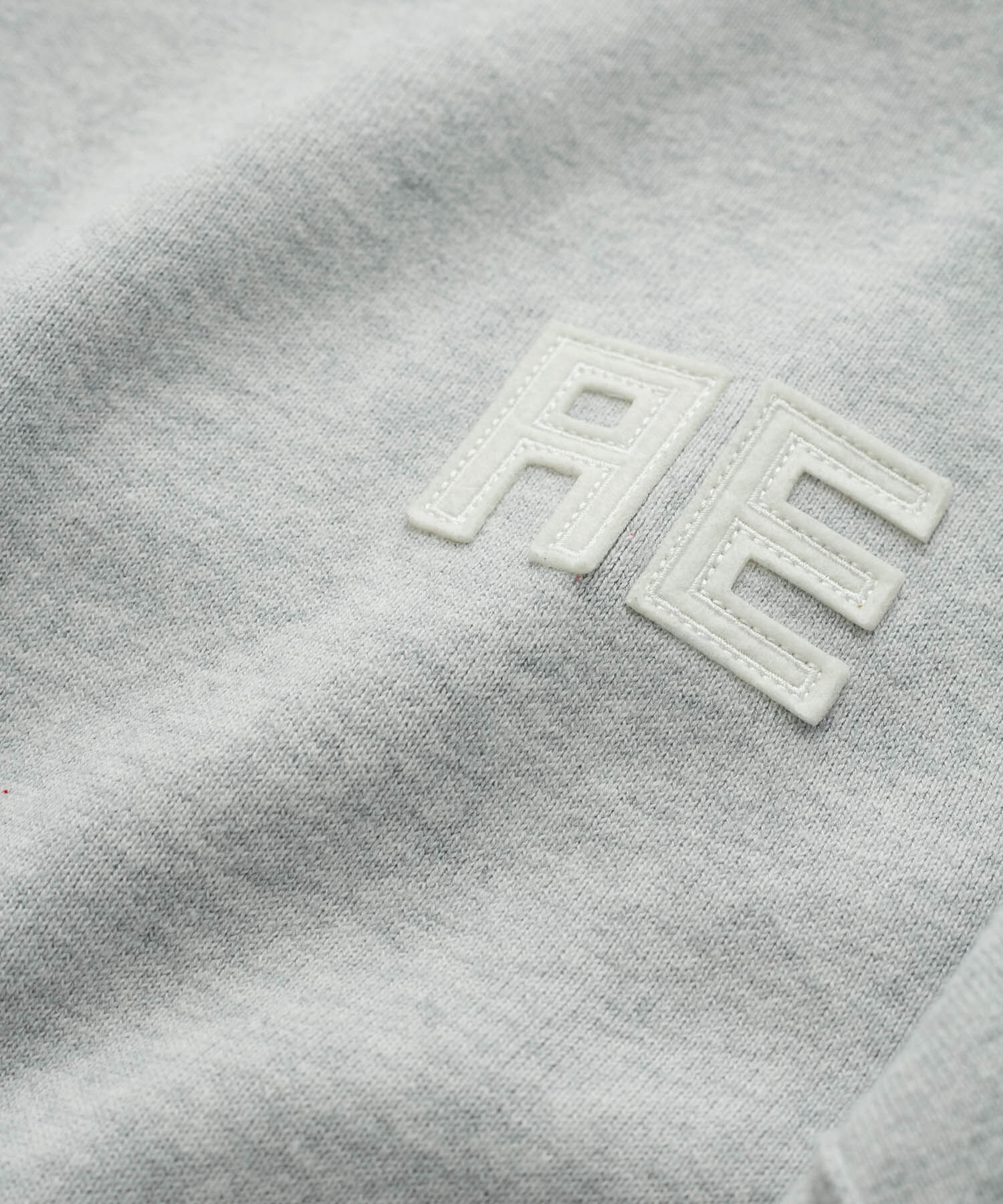 ADAM ET ROPE'「【サステナブル・洗える】フェルト刺しゅうニットプルオーバー」|ニット・セーター|