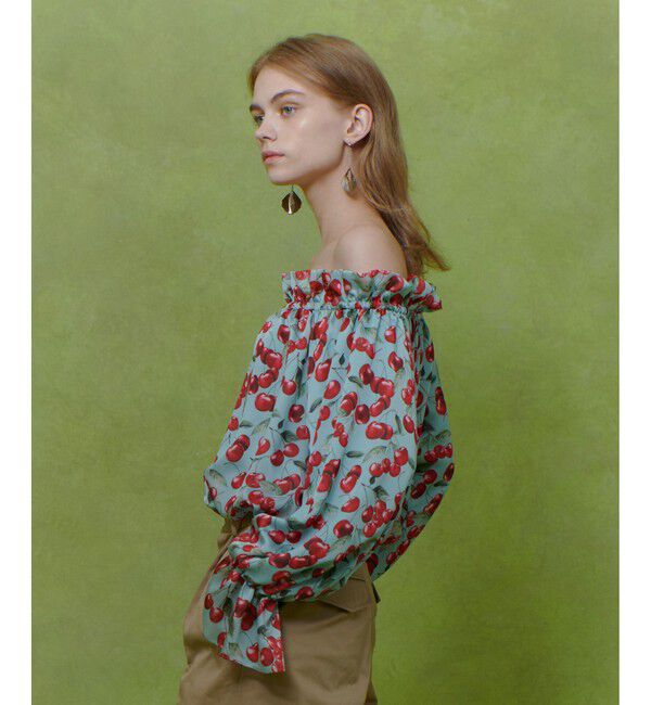 LOULOU WILLOUGHBY「【LOULOU WILLOUGHBY】LISAチェリープリントオフショルブラウス」|シャツ・ブラウス|