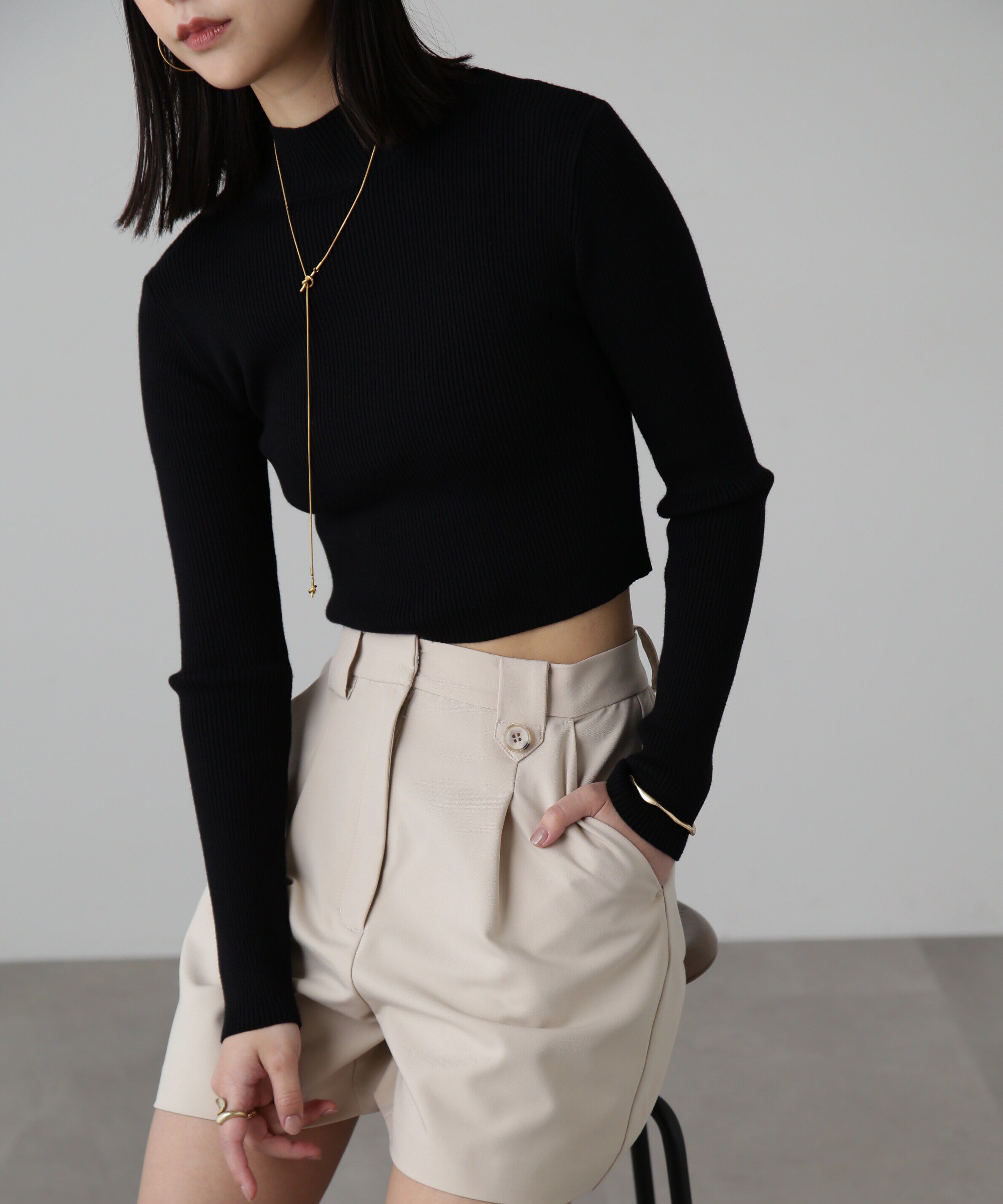  「ハイネックショート丈リブニット」|ニット・セーター|ブラック