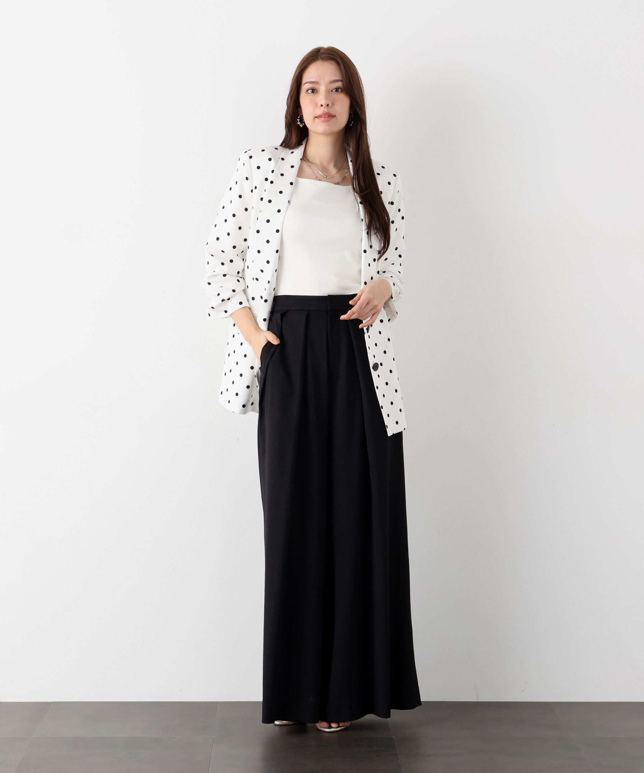  「タックプリーツフレアパンツ」|その他|