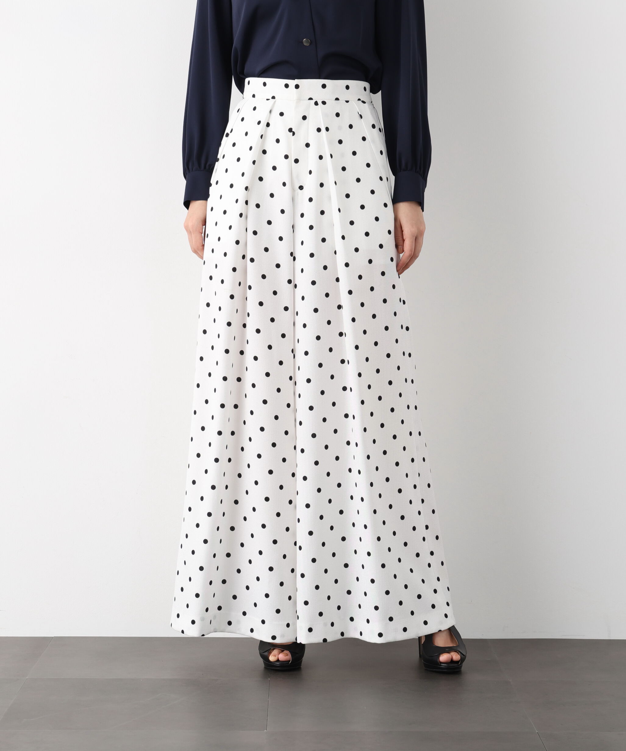  「タックプリーツフレアパンツ」|その他|ホワイト系1