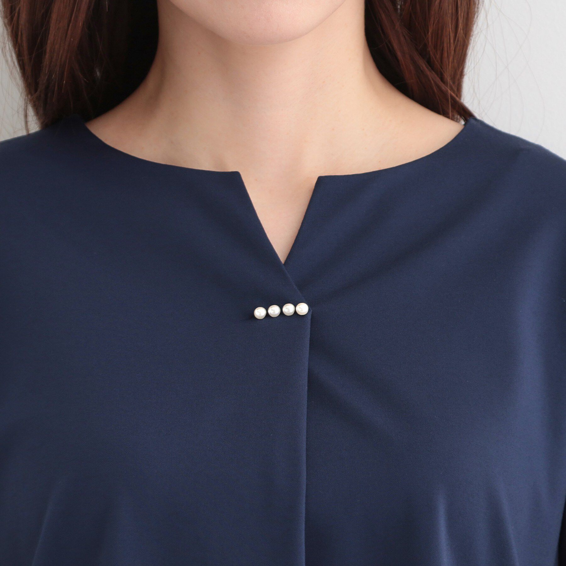 SHOO･LA･RUE「【多機能】パール調付きカットブラウス」|シャツ・ブラウス|