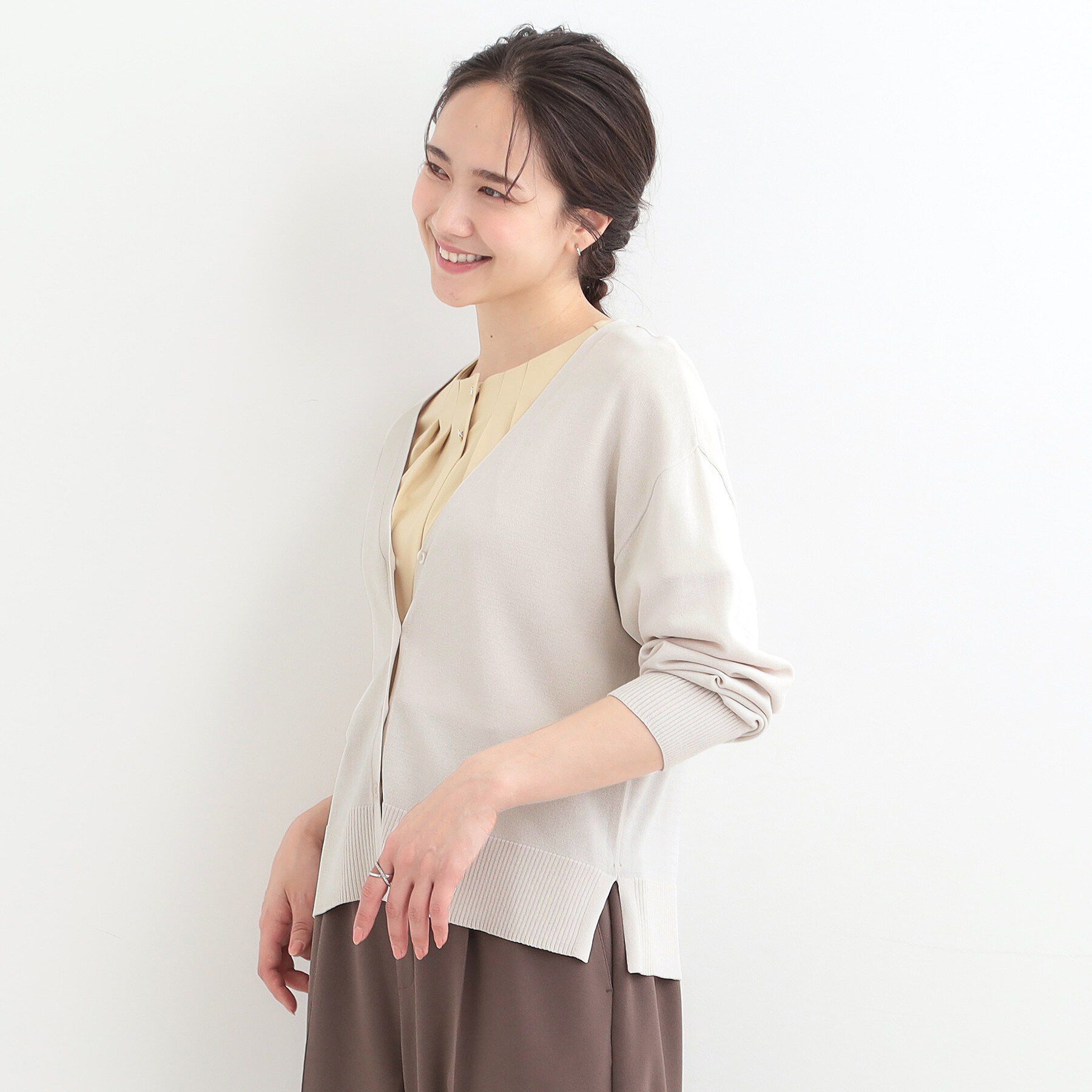 SHOO･LA･RUE「【洗濯機可/ひんやり/UV】さらっとしたタッチが心地よい ショートVカーディガン」|カーディガン|