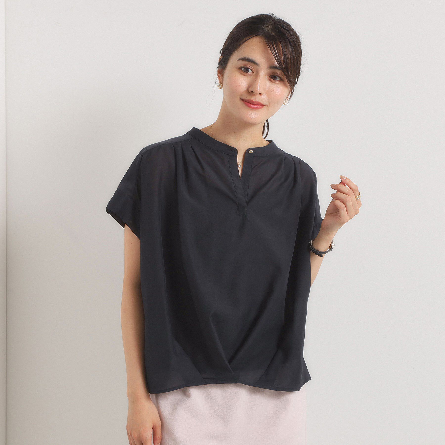 ITS&rsquo;DEMO「【手洗い可】シアー裾タックブラウス」|シャツ・ブラウス|ブラック(019)