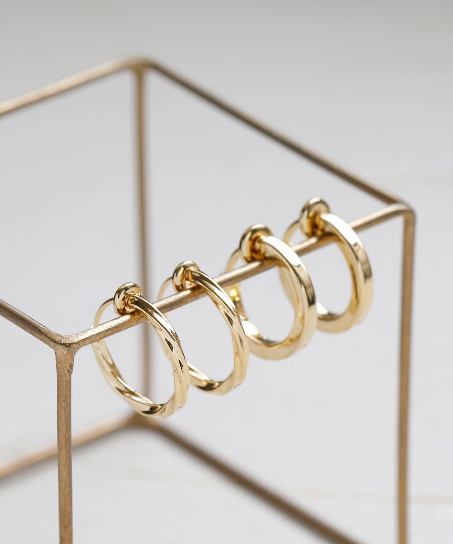 colleca la「セットフープイヤリング[twist]」|イヤリング|ゴールド