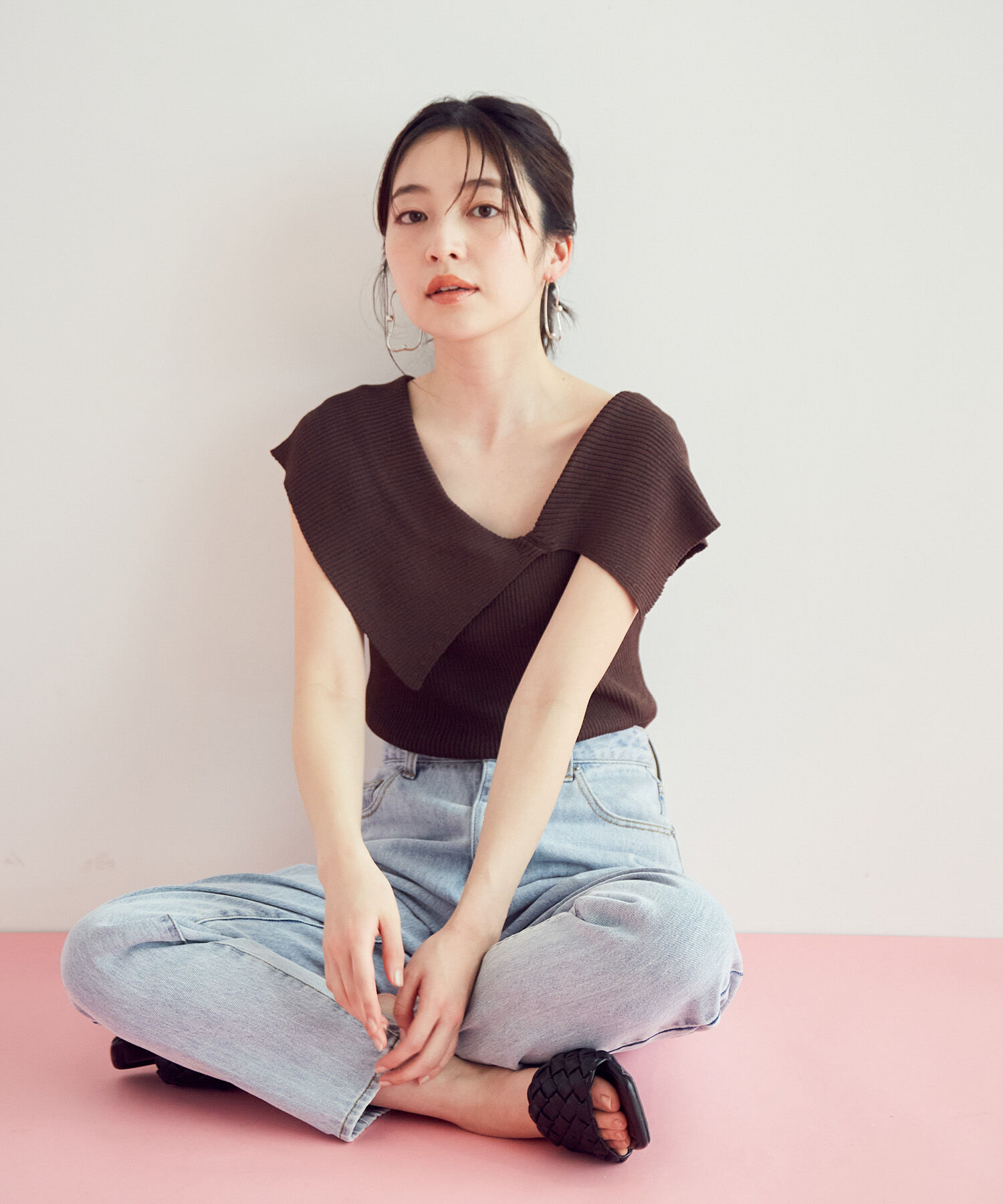 VIS「アシンメトリービッグカラーノースリーブニット【sustainable】」|Tシャツ・カットソー|