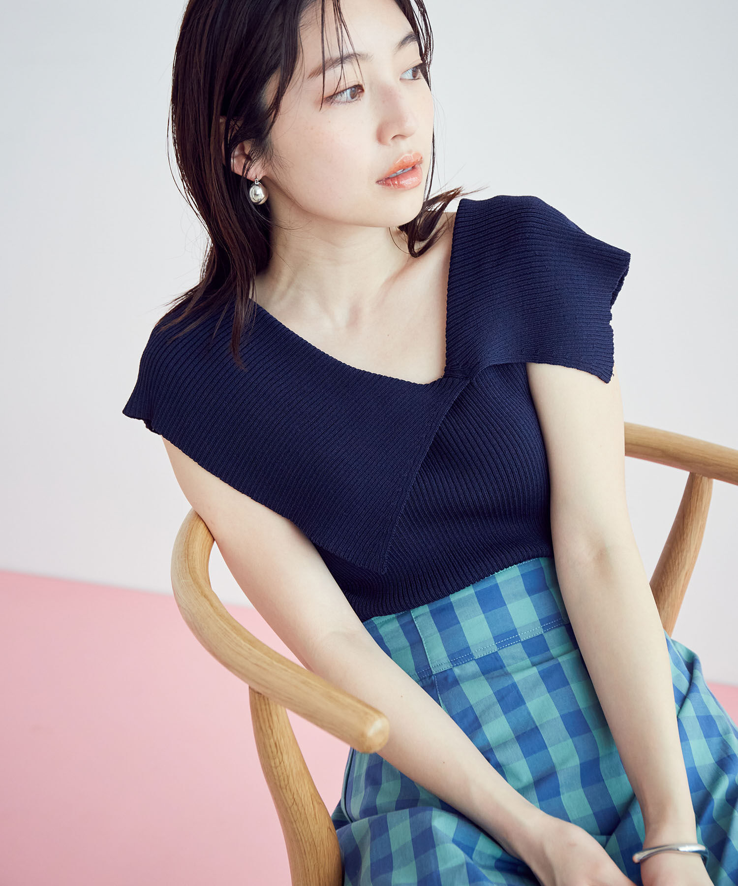 VIS「アシンメトリービッグカラーノースリーブニット【sustainable】」|Tシャツ・カットソー|ネイビー(40)