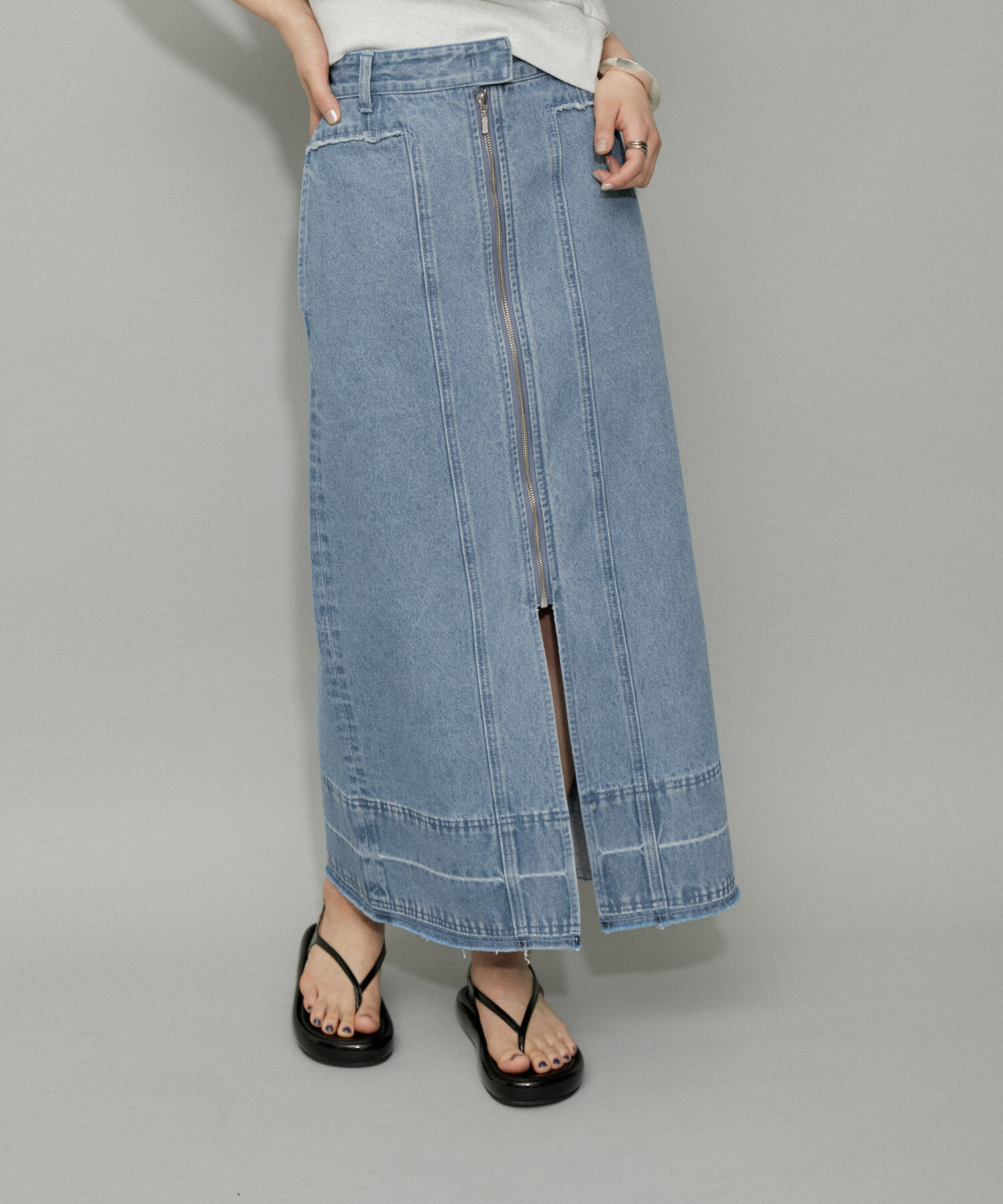 ADAM ET ROPE'「【WEB限定】フロントジップデニムスカート」|スカート|サックス(48)