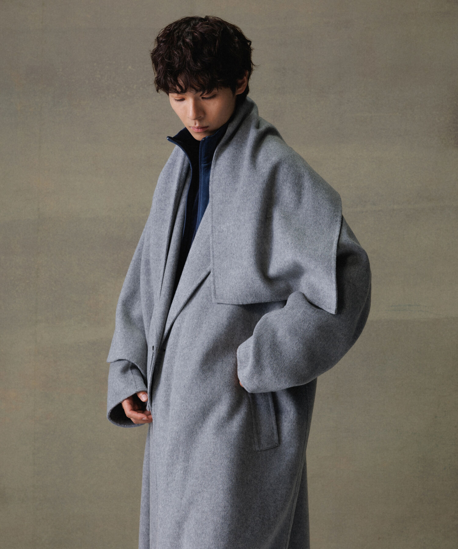ADAM ET ROPE'「《マフラー付き》メリノウール ダブルフェイス セミダブル オーバー コート / 超軽量 / ユニセックス」|ステンカラーコート|