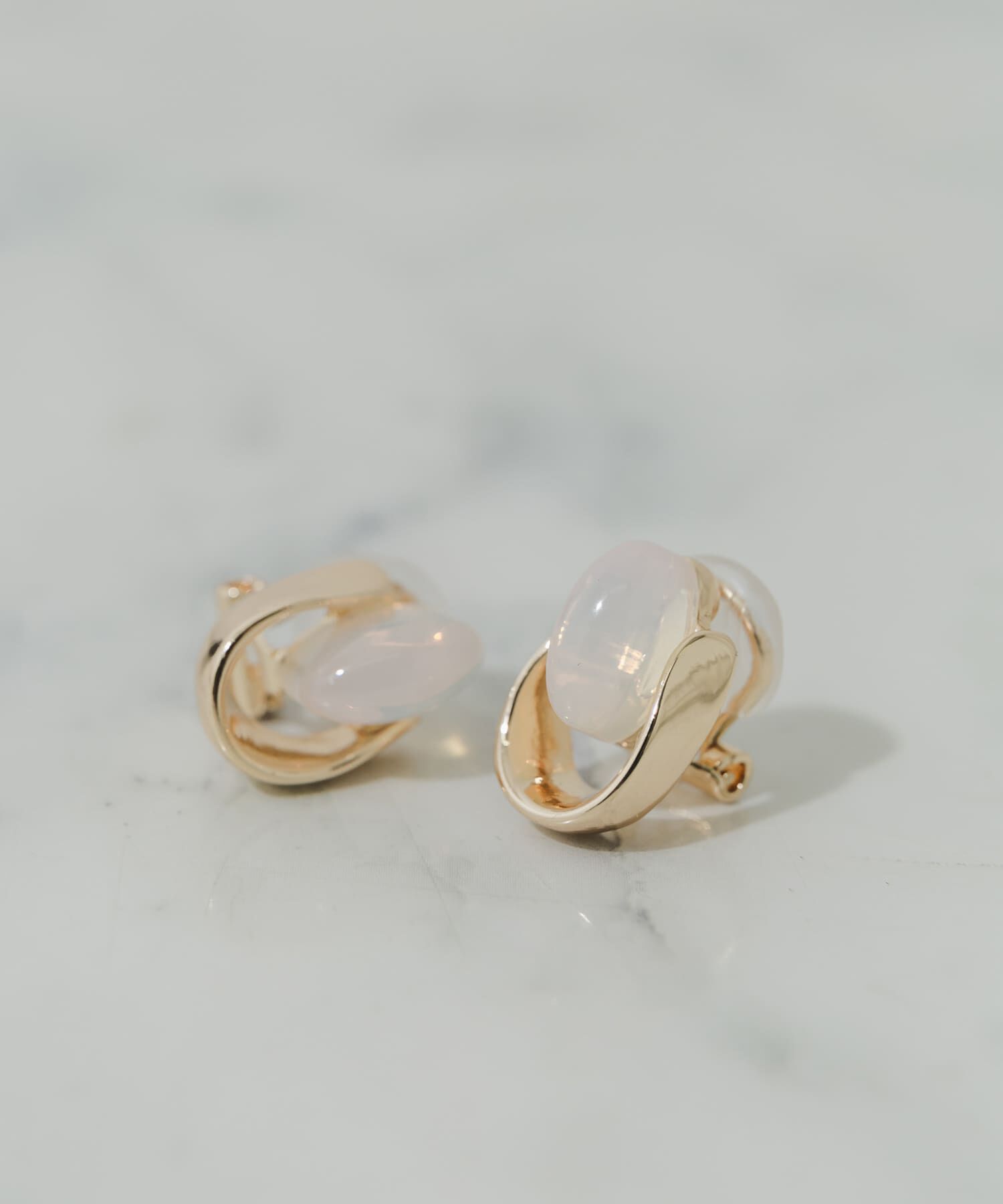 SMELLY「ジュシオーバルメタルイヤリング」|イヤリング|アイボリー