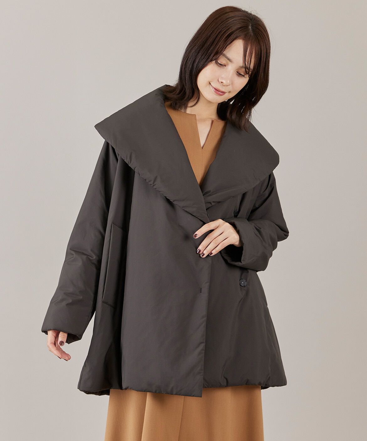 INED「《大きいサイズ》ショールカラーミドル丈中綿コート」|ピーコート|ブラック