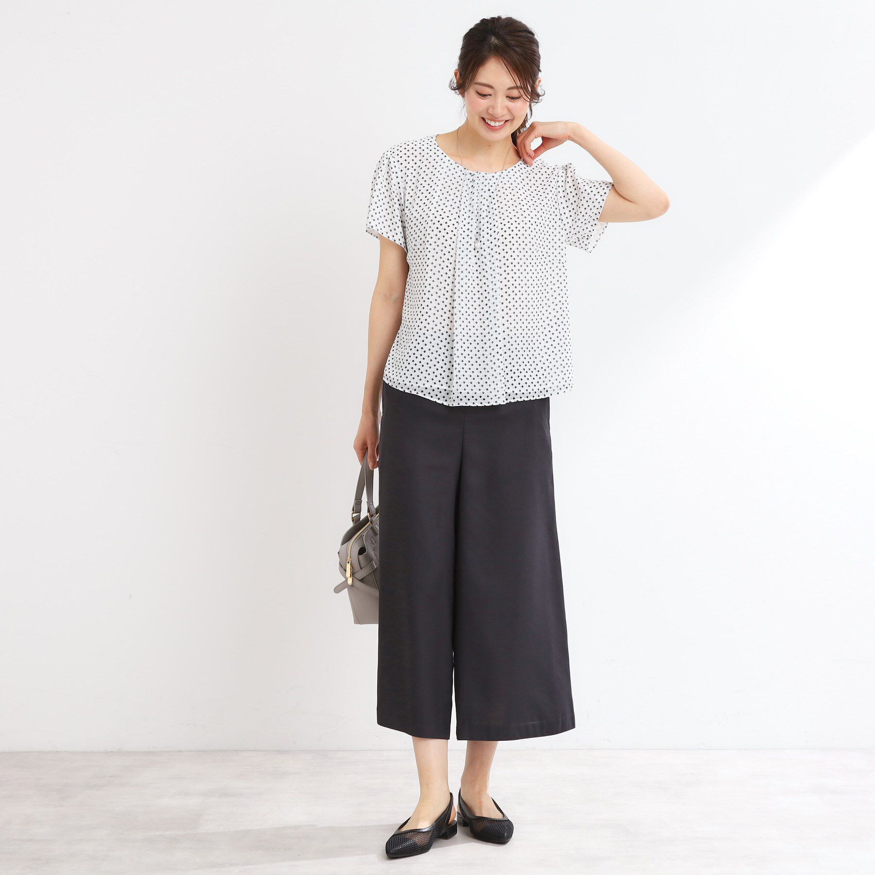 Reflect「【マシンウォッシュ可／セットアップ可】ギャザータックプリントブラウス」|シャツ・ブラウス|