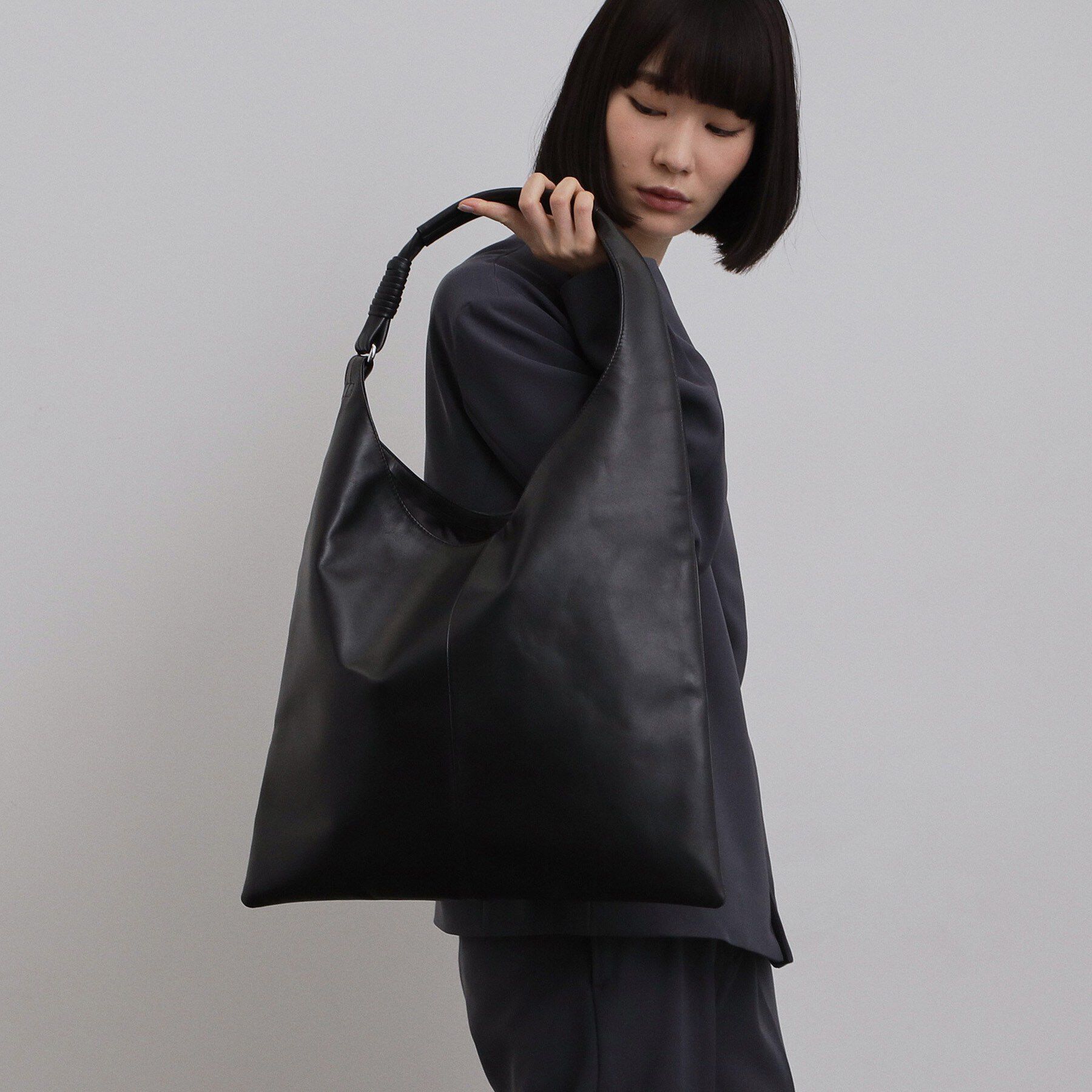 tk.TAKEO KIKUCHI「【牛革使用】リアルレザートラペゾイドバッグ」|トートバッグ|