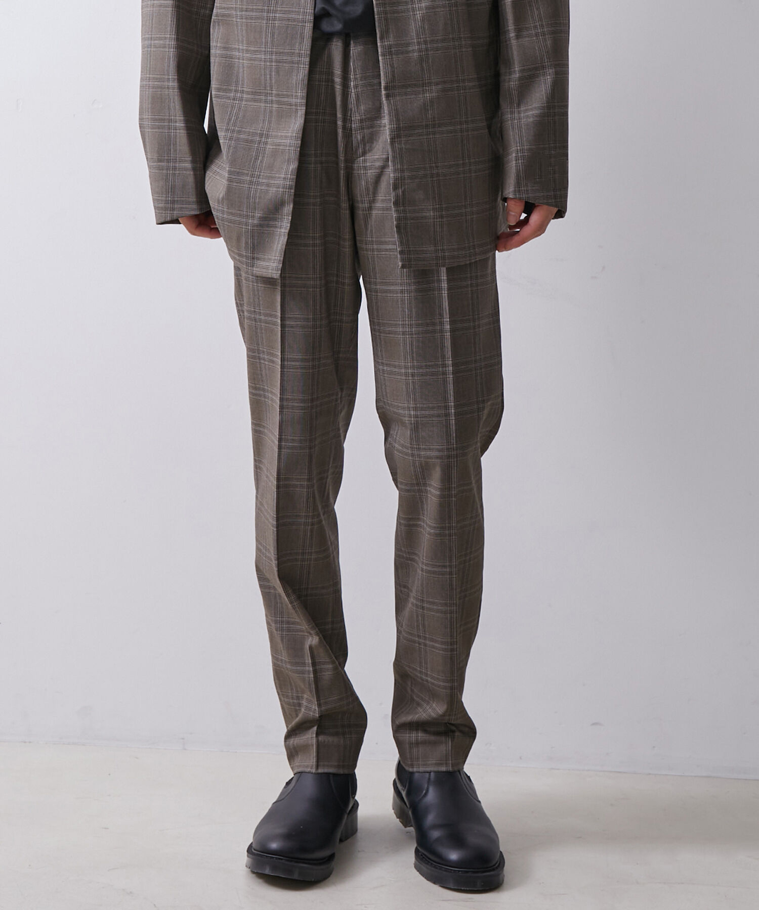 ADAM ET ROPE'「【Chambrer】スリムテーパード センタープレス スラックス / セットアップ対応」|スラックス|ブラウン(22)