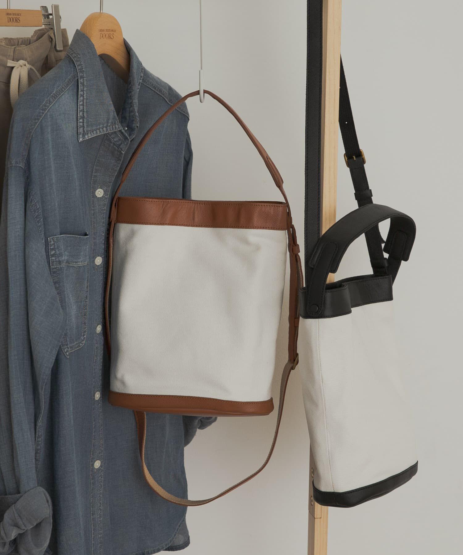 URBAN RESEARCH DOORS「キャンバスコンビレザーバッグ」|ショルダー・メッセンジャー|ブラウン