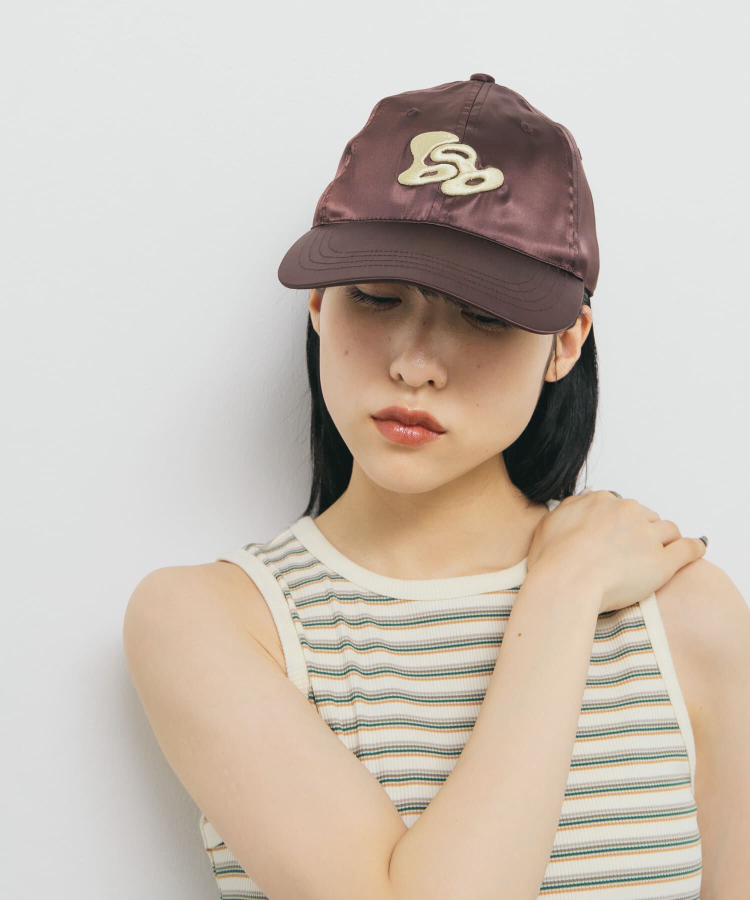  「プランプエンブロイダリーサテンCAP」|キャップ・キャスケット|