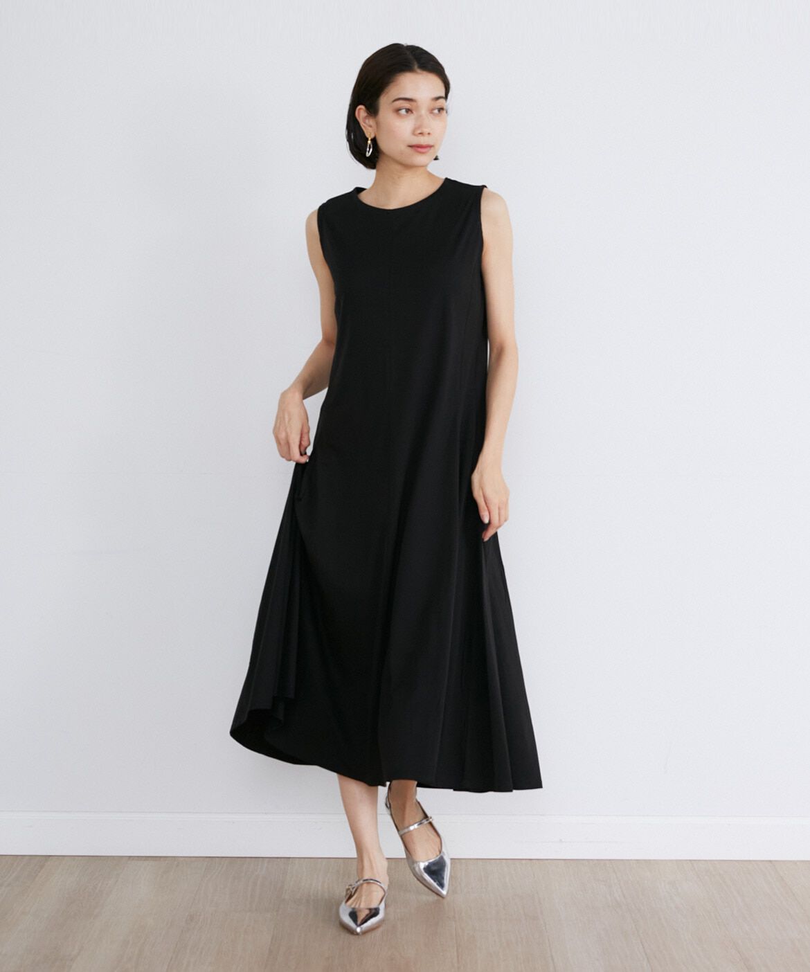 INED「《大きいサイズ》ノースリーブフレアワンピース」|ワンピース|ブラック