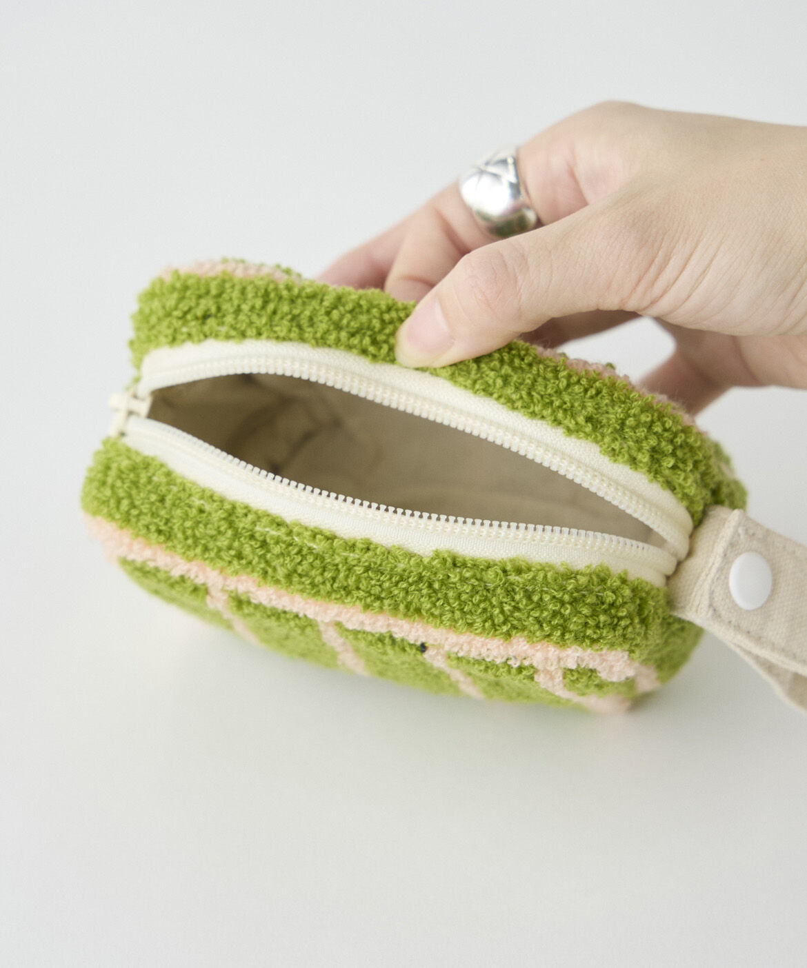 DAY by DAY it&rsquo;s international「ループミニポーチチャーム 《beej》」|ポーチ|