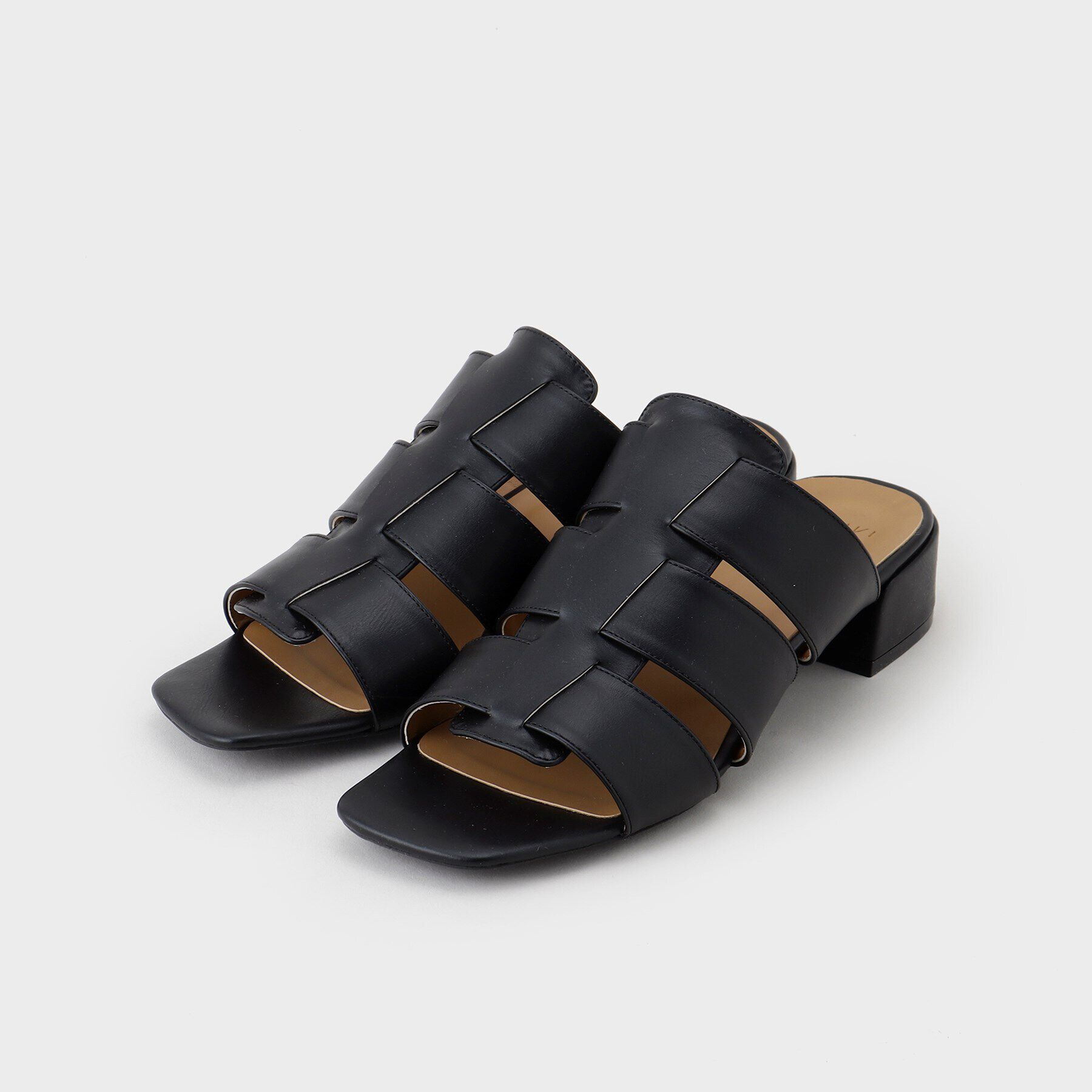 INDIVI「【合皮】グルカ風デザインミュールサンダル」|サンダル|