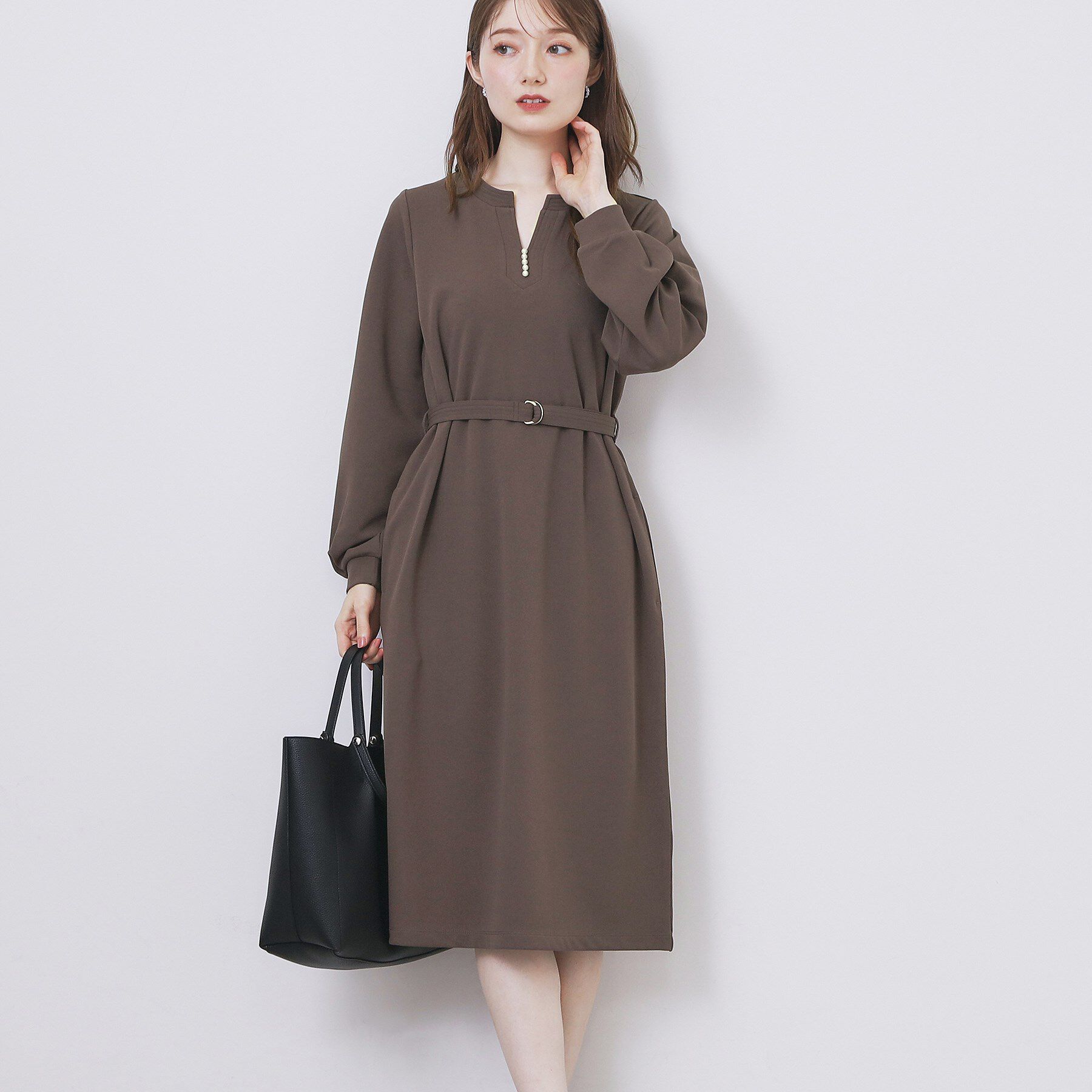 index「パール調ボタン付きキーネックワンピース【洗濯機OK】《S～3L》」|ワンピース|