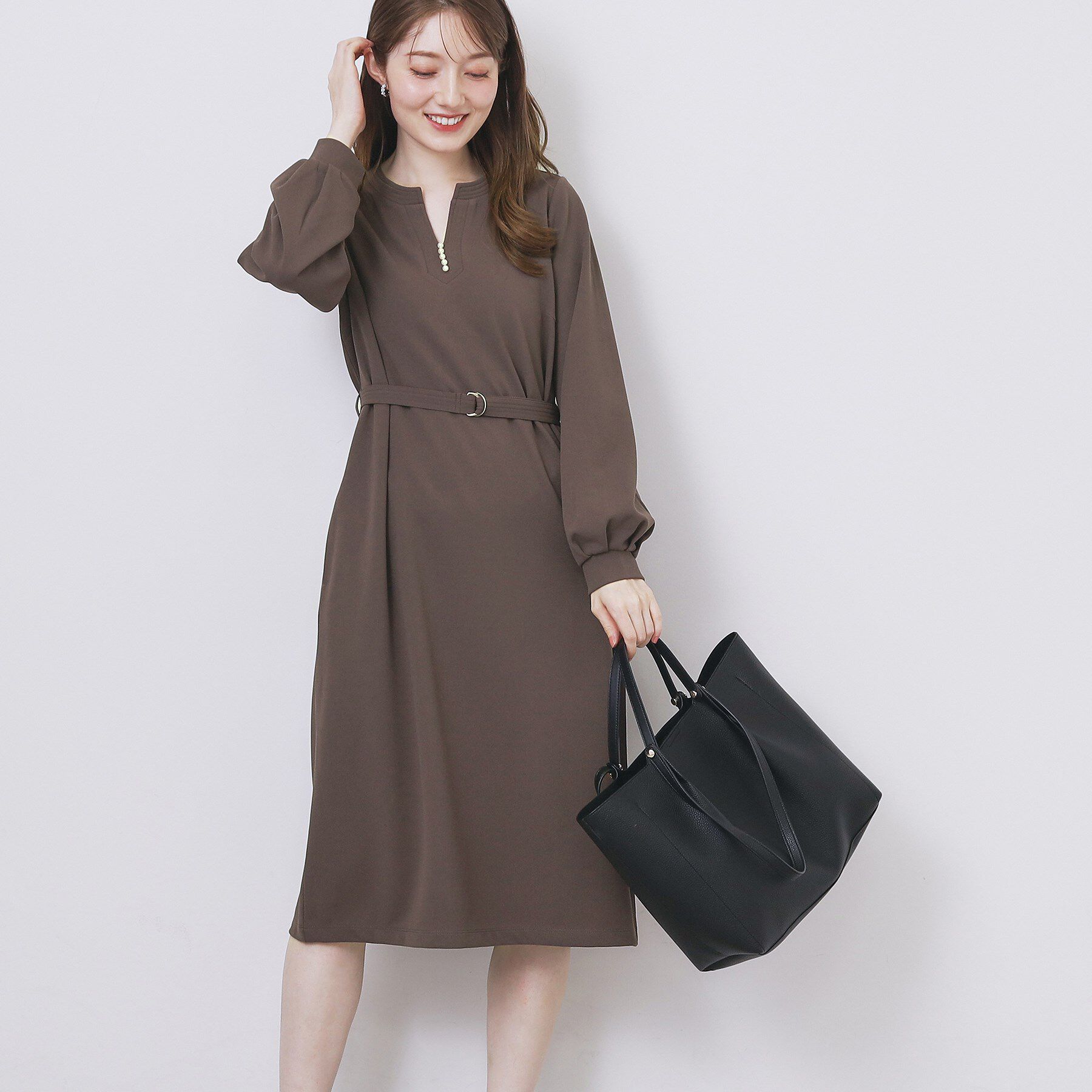 index「パール調ボタン付きキーネックワンピース【洗濯機OK】《S～3L》」|ワンピース|トープ(054)