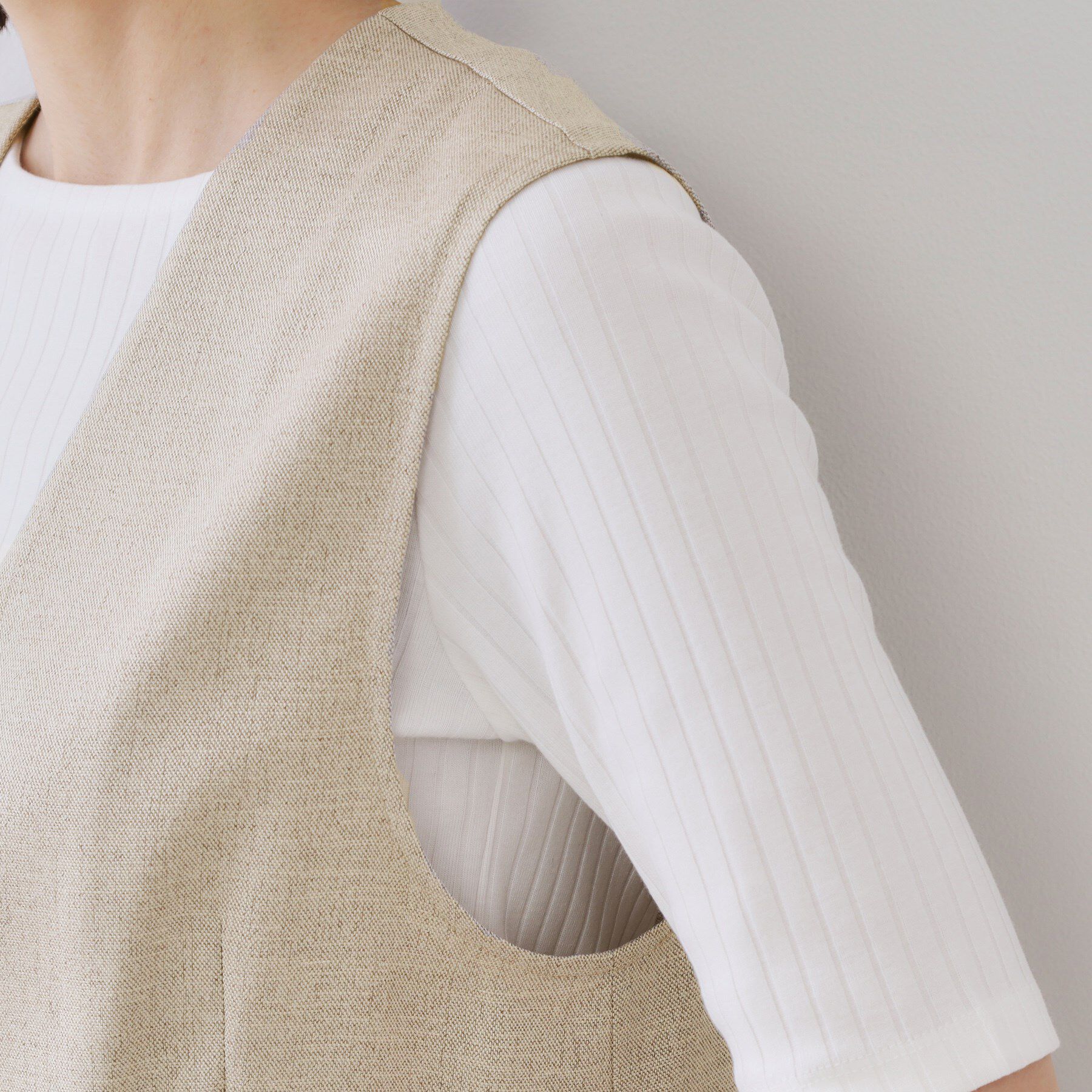 OPAQUE.CLIP「リネンライクVネックジレ【洗濯機洗い可】」|ベスト・ジレ|