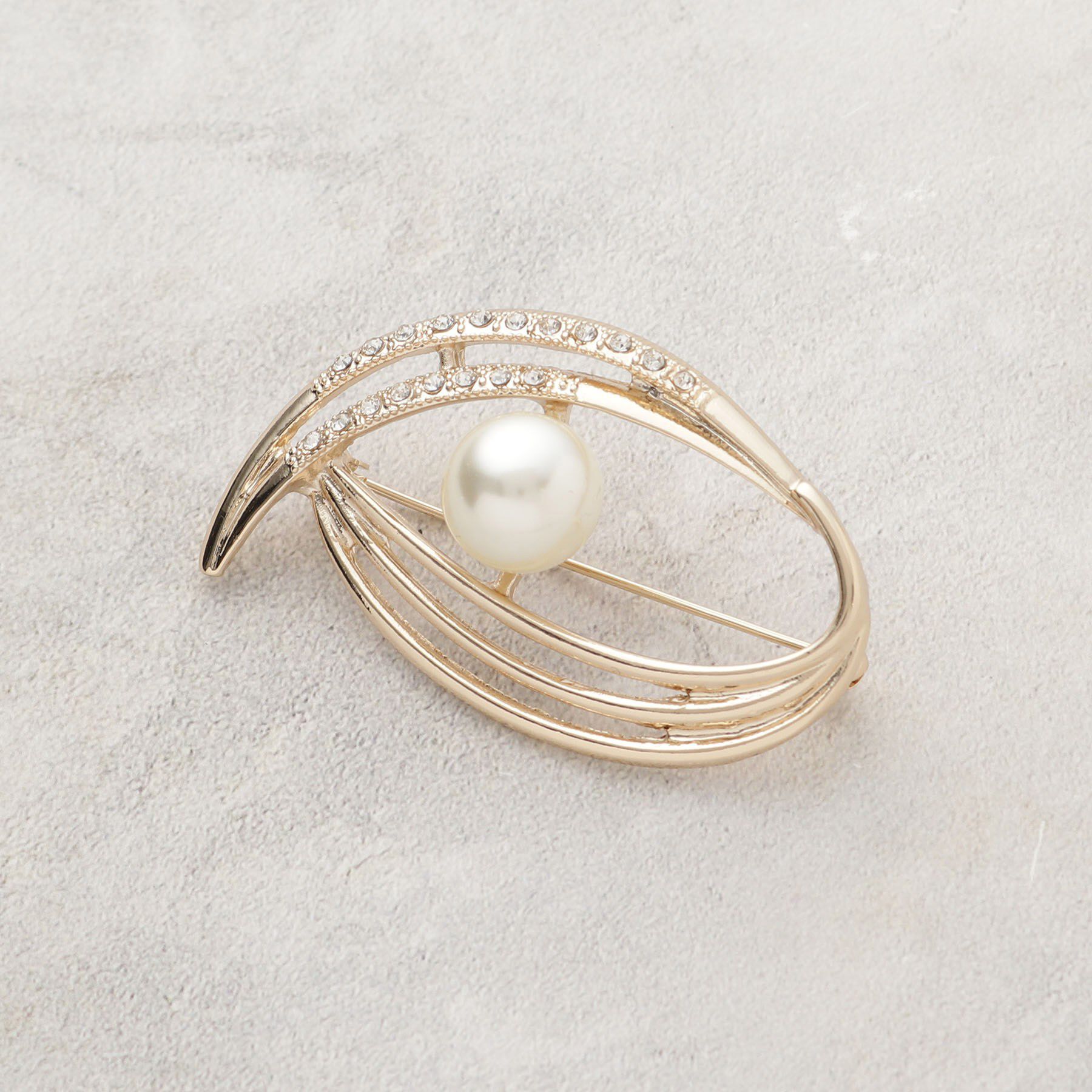 OPAQUE.CLIP「フェイクパール&times;ビジュー ニュアンスラインブローチ」|ブローチ・コサージュ|