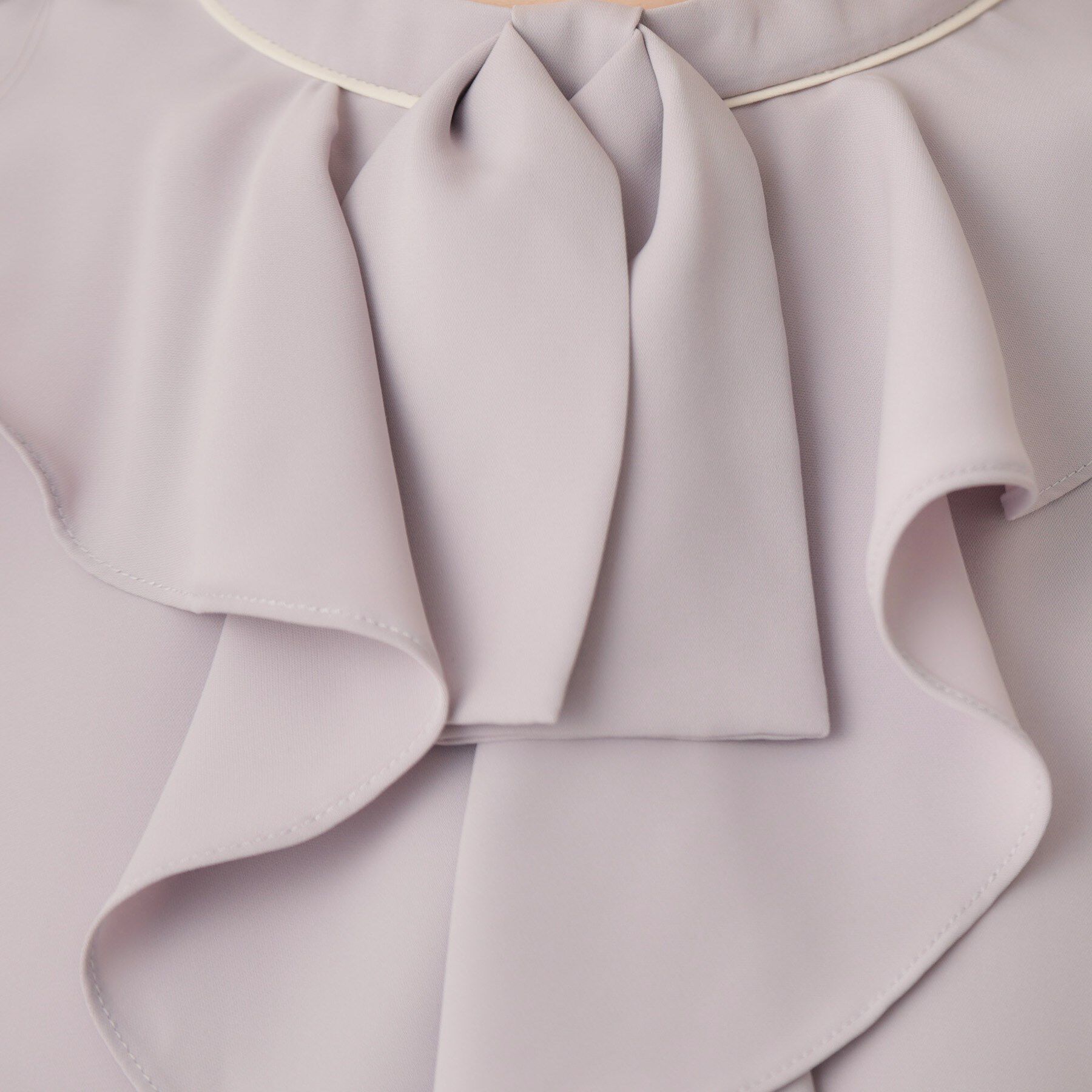 Couture broach「【華やか・5分袖・通勤】配色フリルタイブラウス」|シャツ・ブラウス|