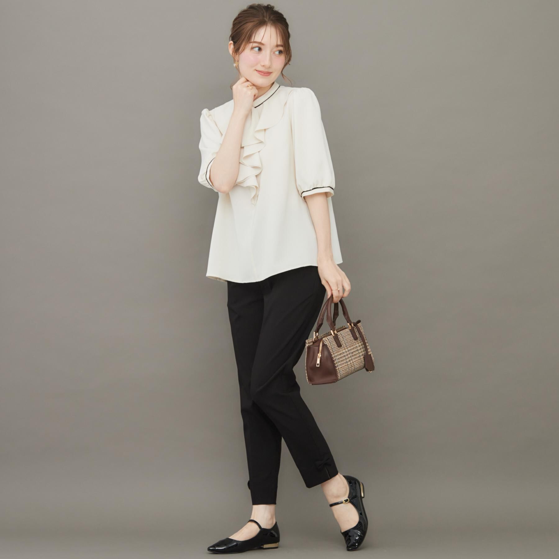 Couture broach「【華やか・5分袖・通勤】配色フリルタイブラウス」|シャツ・ブラウス|