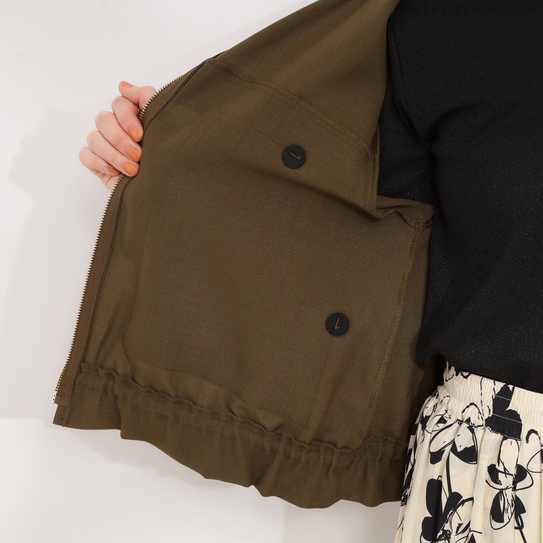 SHOO･LA･RUE「【S-LL】裾のフリルが大人かわいい　ドロストノーカラーブルゾン」|ブルゾン・スタジャン|