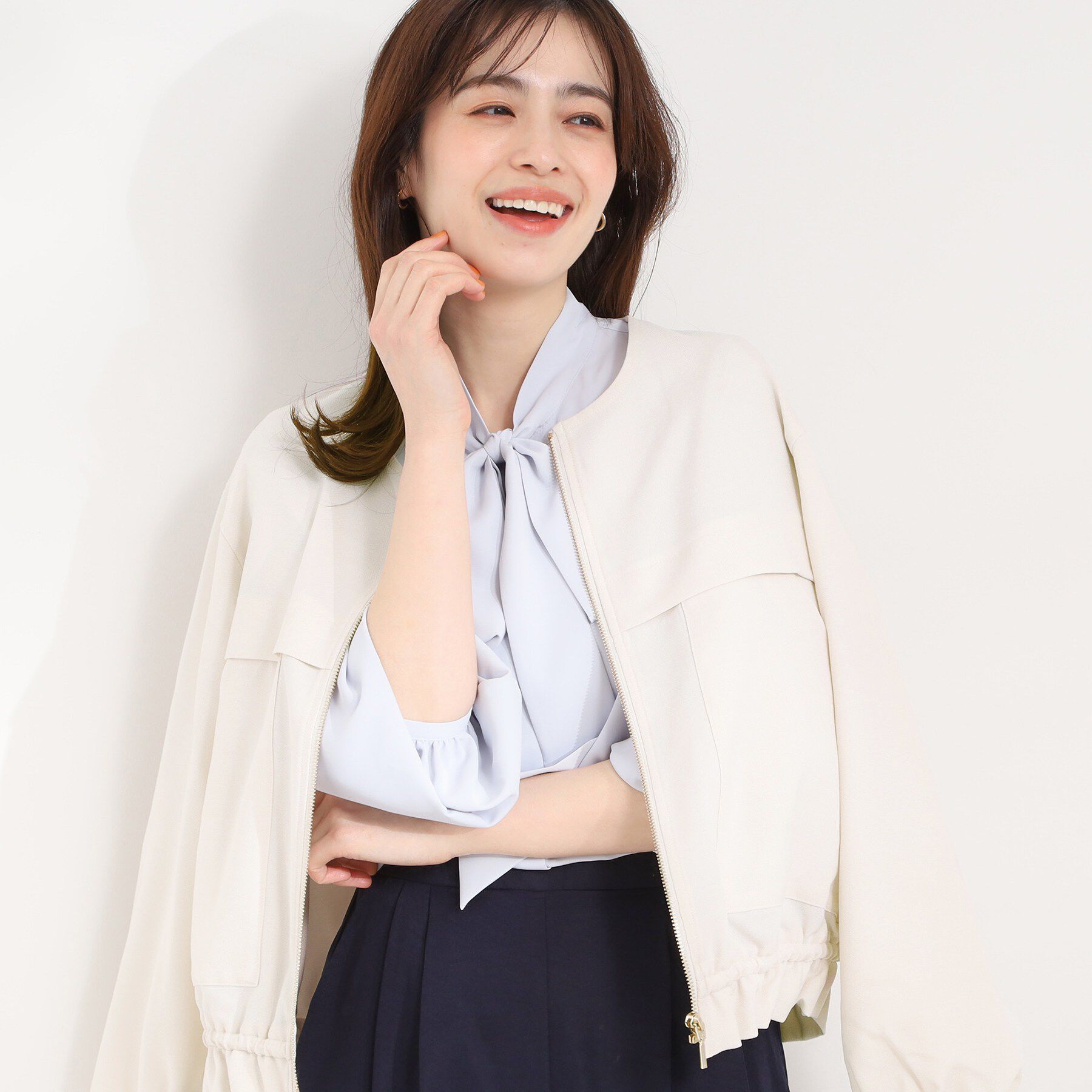 SHOO･LA･RUE「【S-LL】裾のフリルが大人かわいい　ドロストノーカラーブルゾン」|ブルゾン・スタジャン|ライトベージュ(05