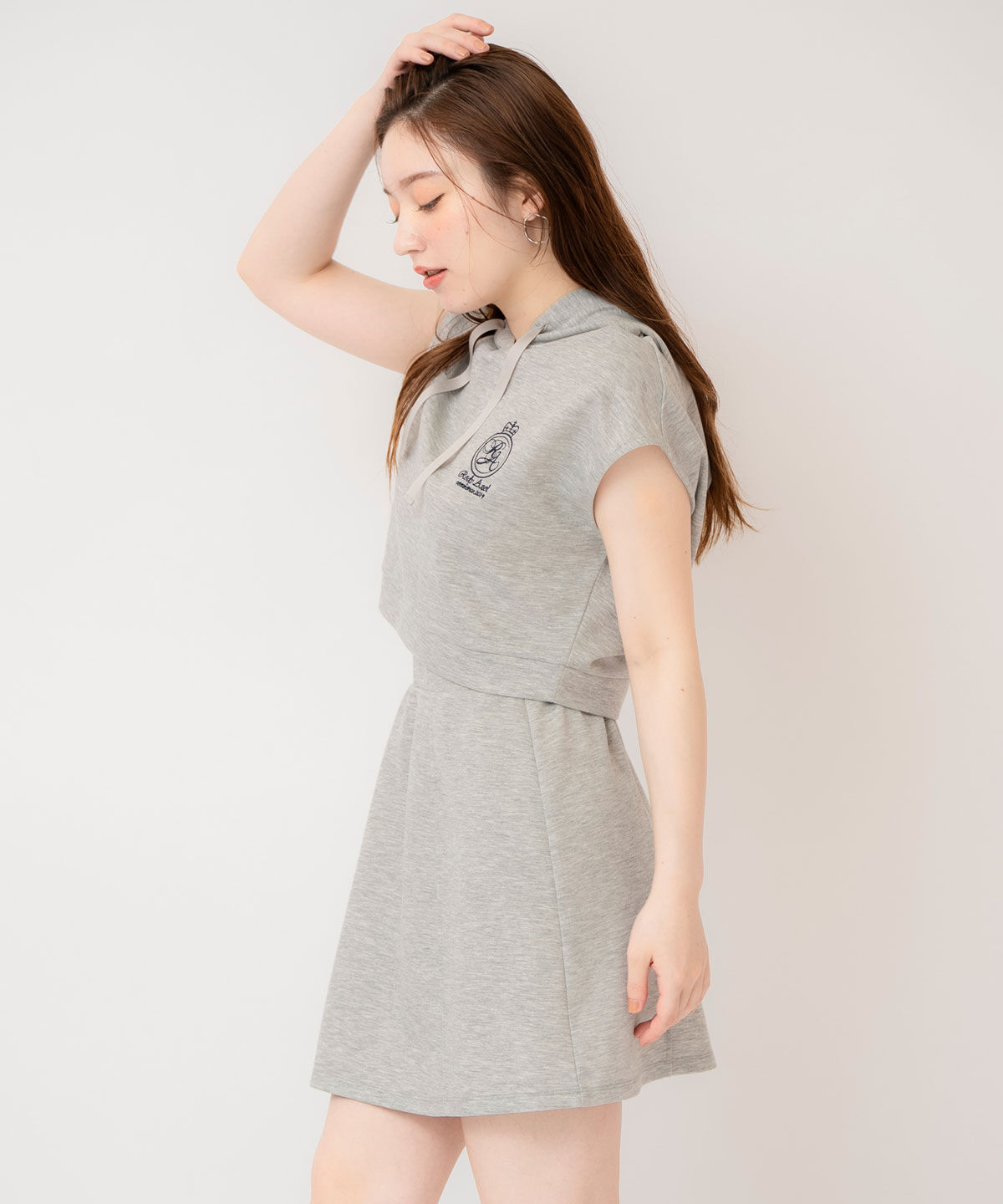 REDYAZEL「エンブレム刺繍フーディー&times;フレアスカートセットアップ」|ワンピース|