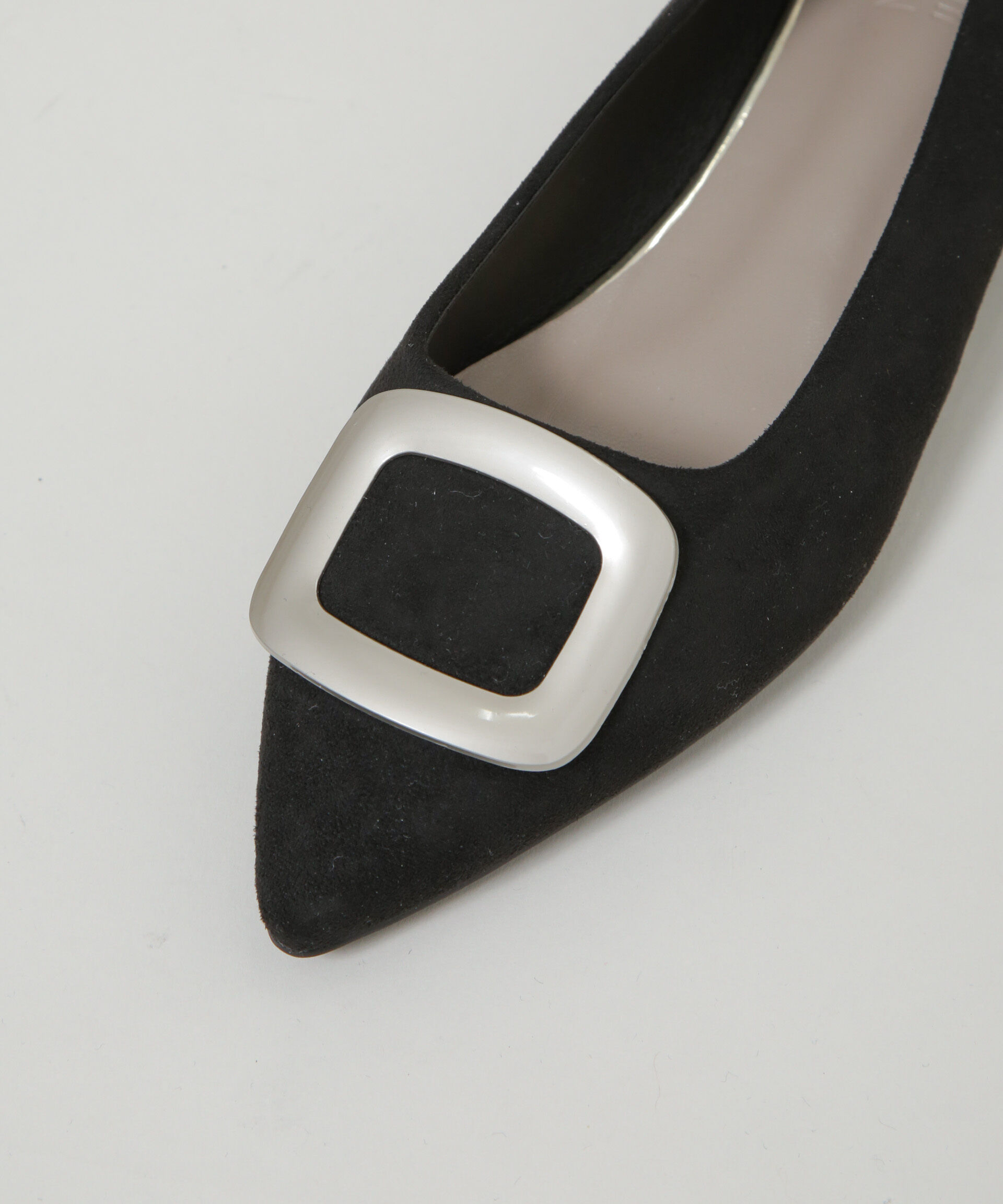 nano･universe「ポインテッドトゥバックルフラットパンプス」|ビジネス・ドレスシューズ|