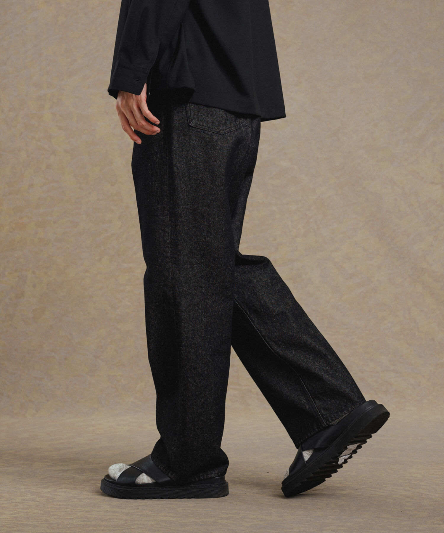 ADAM ET ROPE'「【コットンUSA】デニム センタークリース スラックス/サステナブル/セットアップ対応」|デニム|