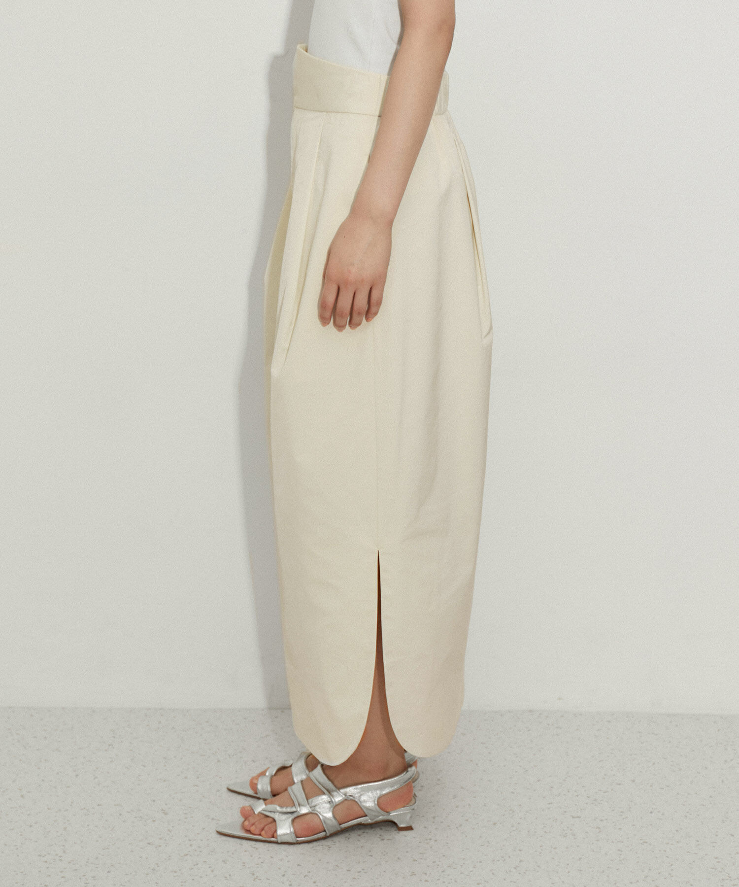 ADAM ET ROPE'「【サステナブル・セットアップ対応】タックコクーンタフタスカート」|スカート|