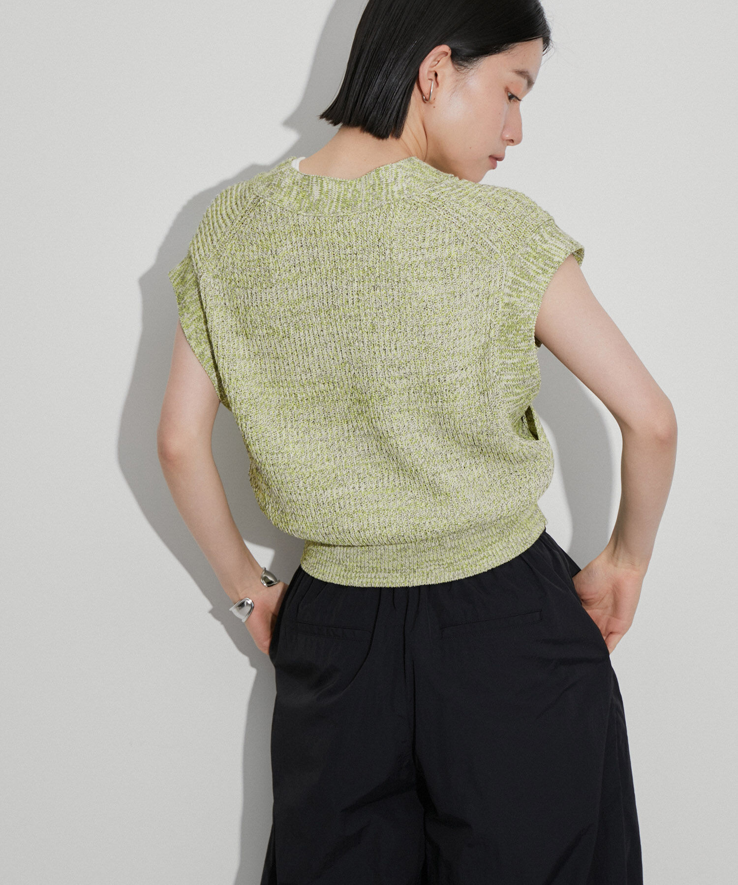 ADAM ET ROPE'「【サステナブル・洗える】ペーパーヤーンミックスニットベスト」|ベスト・ジレ|